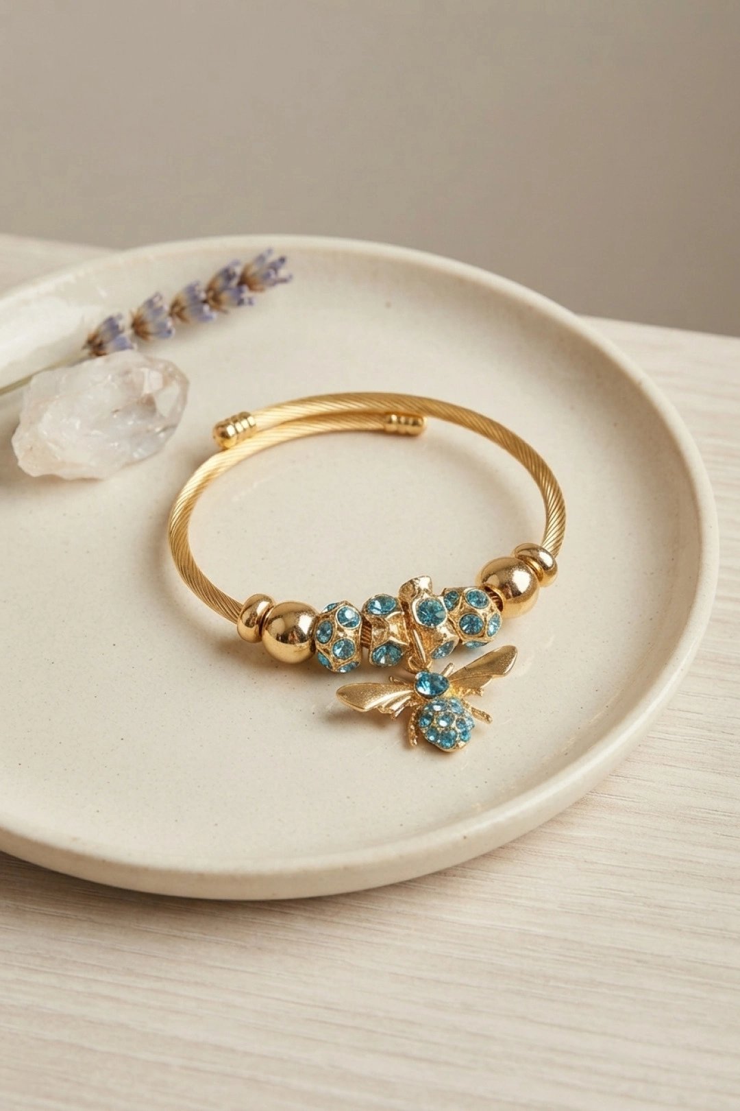Mavi Arı Model Gold Renk Charm Bileklik