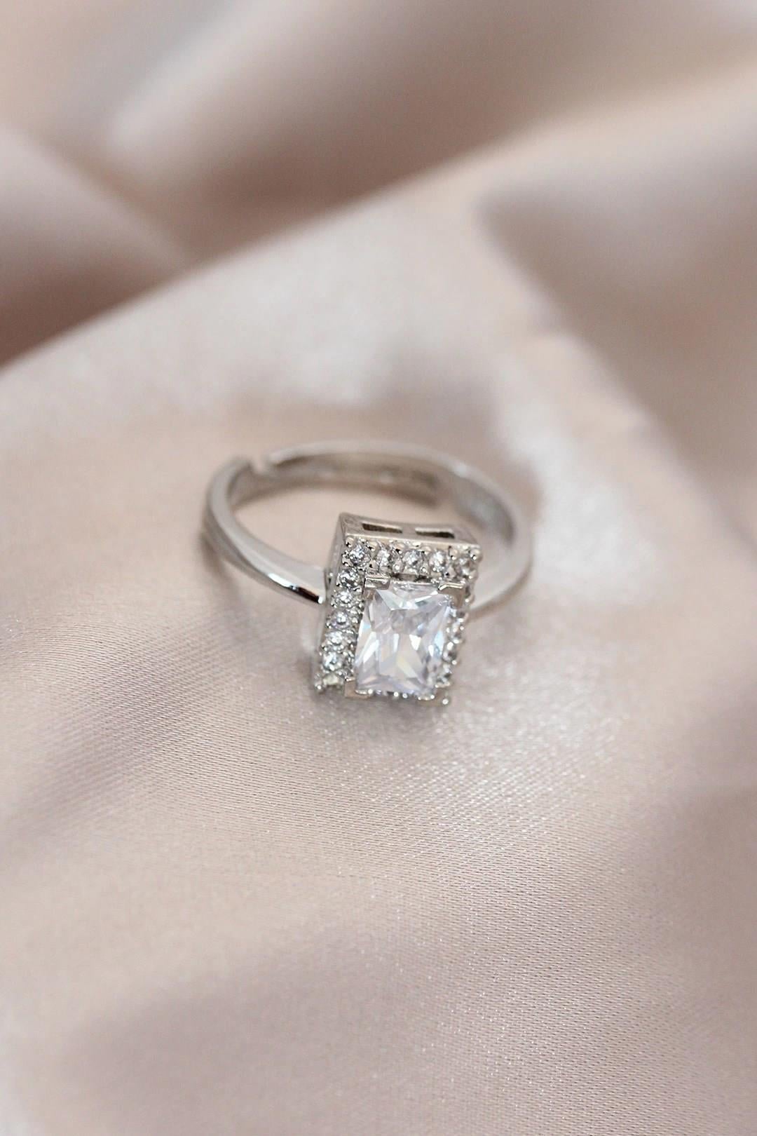 Mey İthalat® Ayarlamalı Silver Renk Metal Zirkon ve Kristal Taşlı Dikdörtgen Model Yüzük