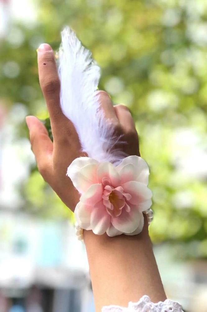 Mey İthalat® Bride to be Nedime Gelin Bilekliği Tüy ve İnci Boncuk Detaylı Somon Renkli Bekarlığa Veda Partisi Bilekliği 10 Adet