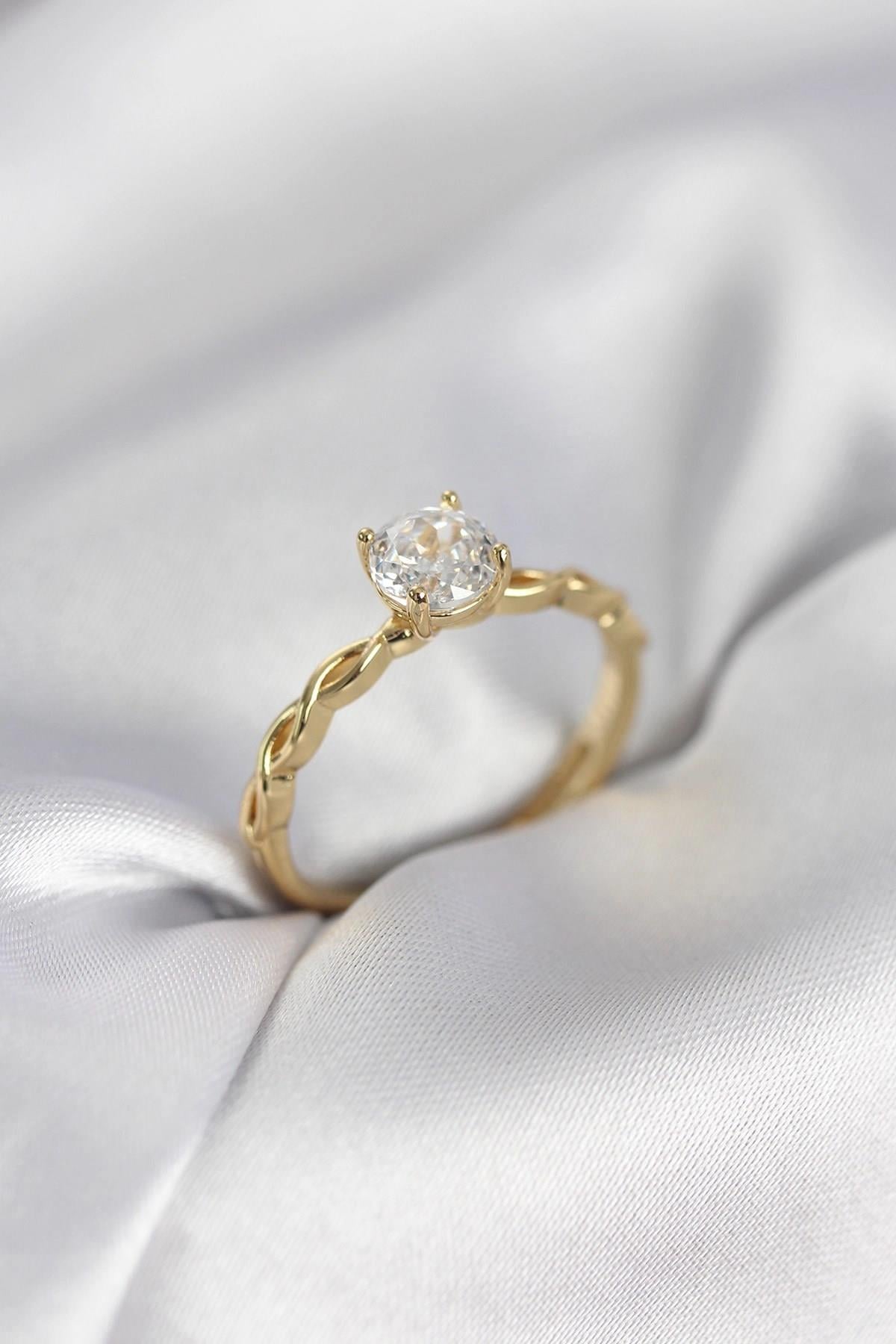 Mey İthalat® Gold Renk Sarmal Zincir Model Tek Taş Model Zirkon Taşlı Kadın Yüzük
