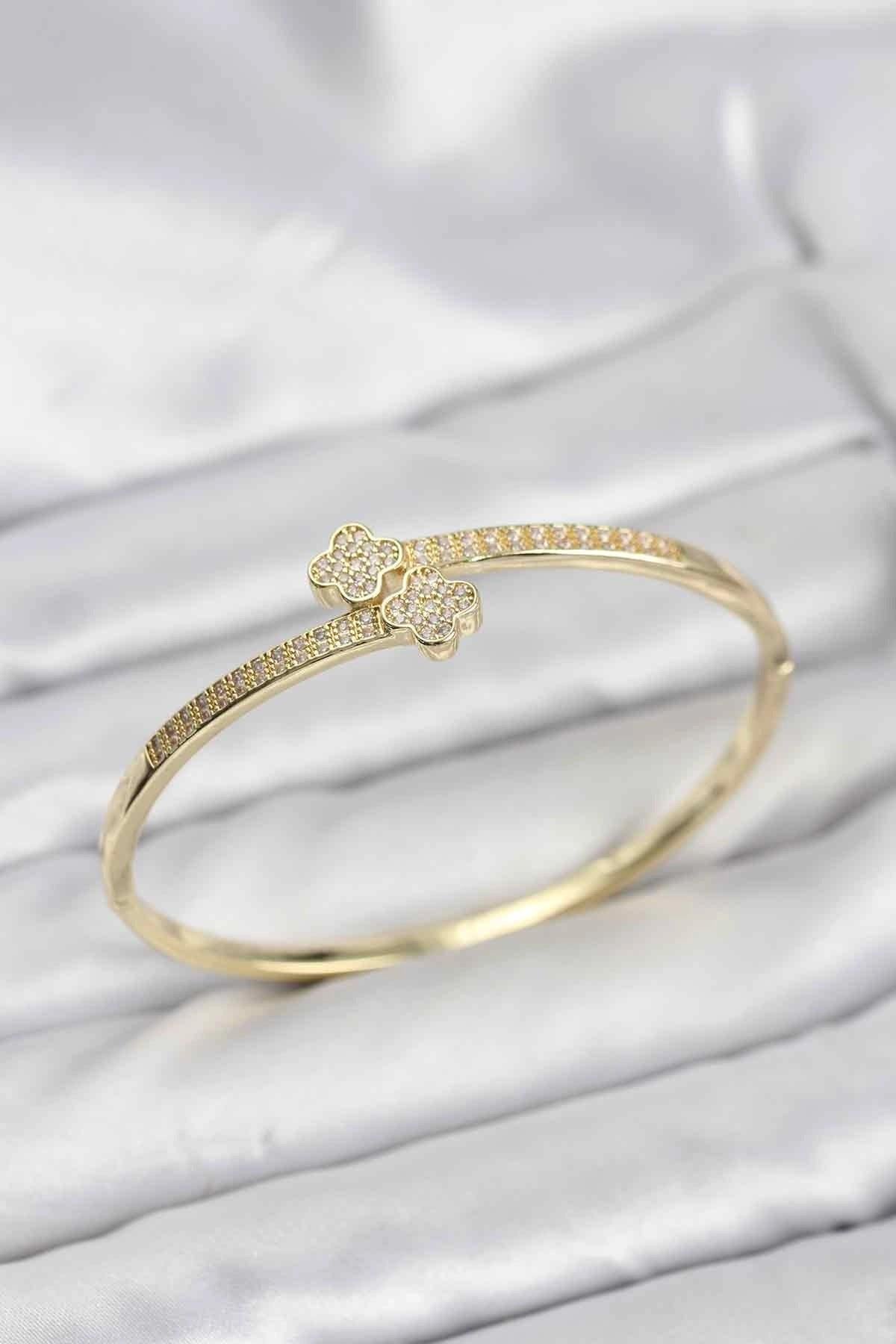 Mey İthalat® Pirinç Gold Renk Zirkon Taşlı Yonca Model Kadın Kelepçe Bileklik