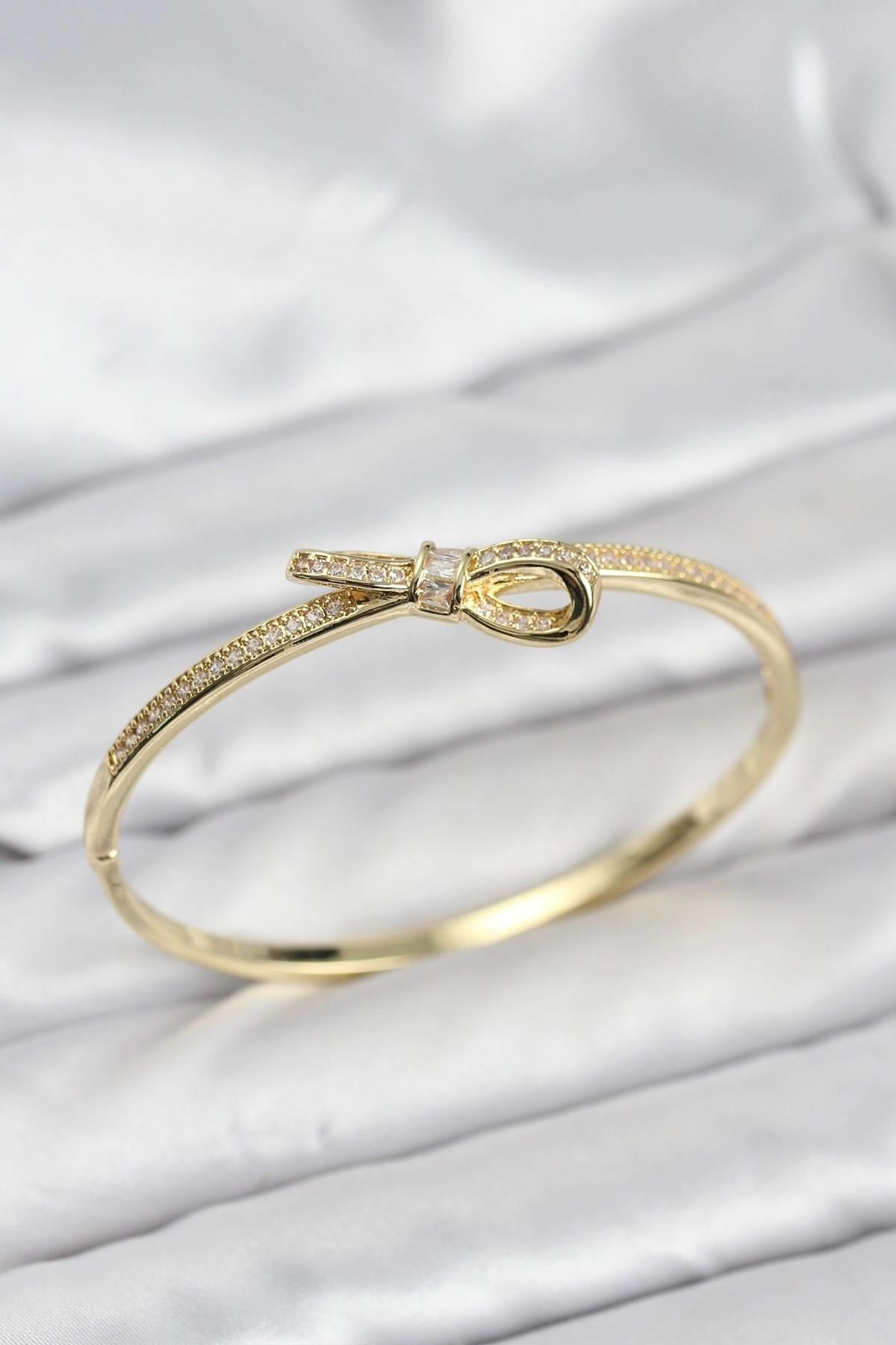 Mey İthalat® Pirinç Gold Renk Zirkon Taşlı Fiyonk Model Kadın Kelepçe Bileklik