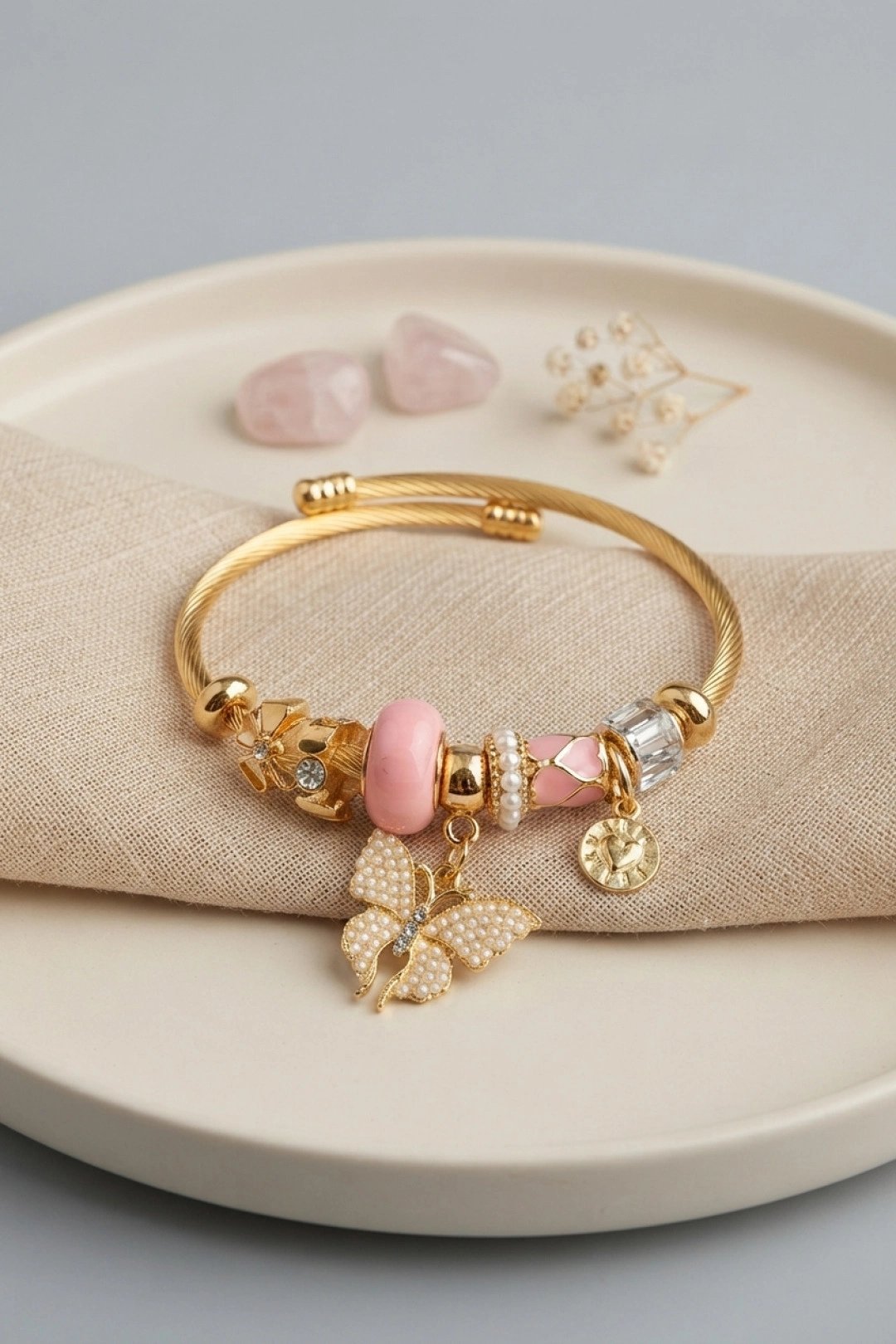 Pembe Kelebek Model Gold Renk Charmlı Bileklik