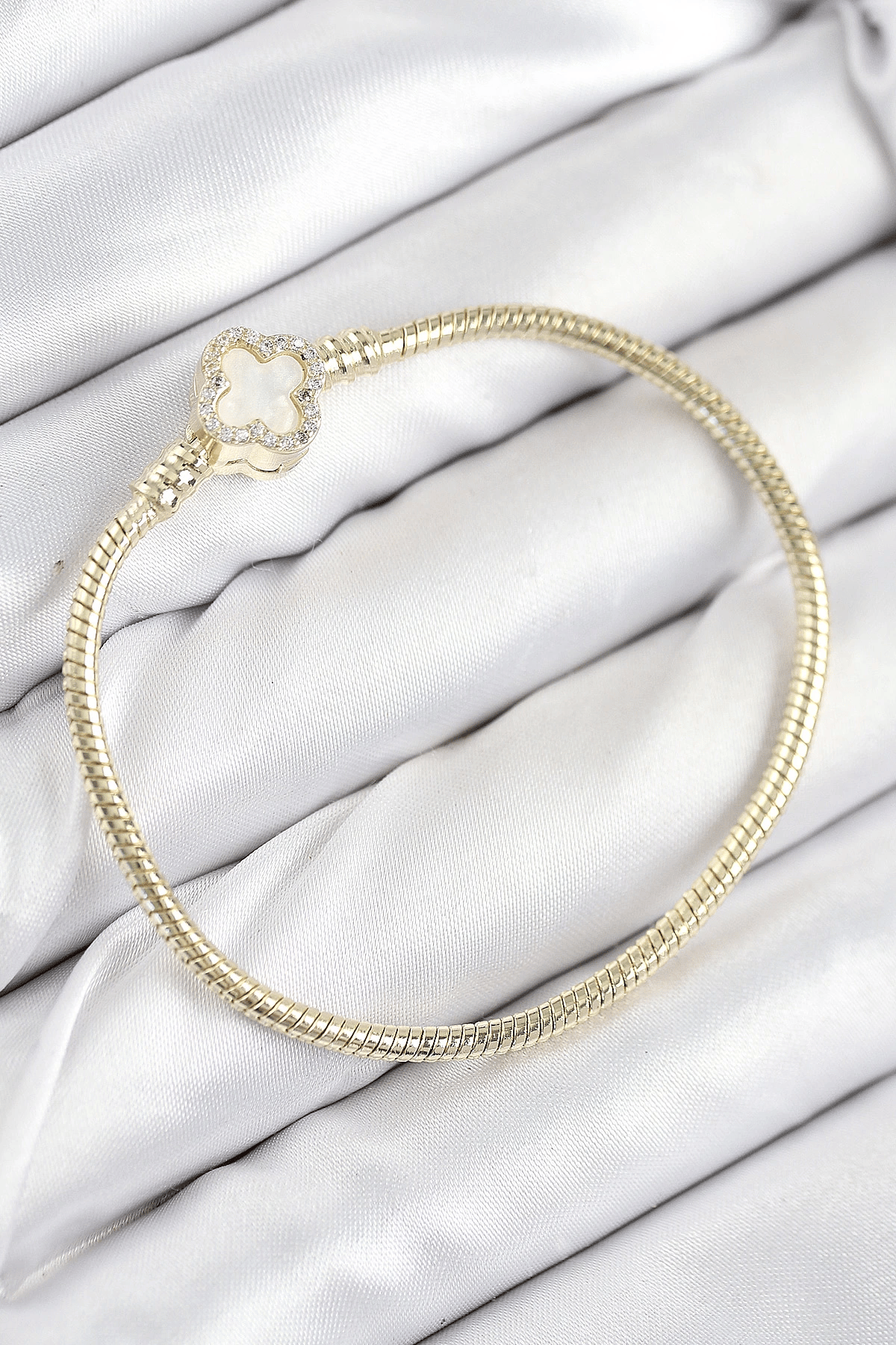 Pirinç Charm Zirkon Taşlı Yonca Model Gold Renk Kadın Bileklik