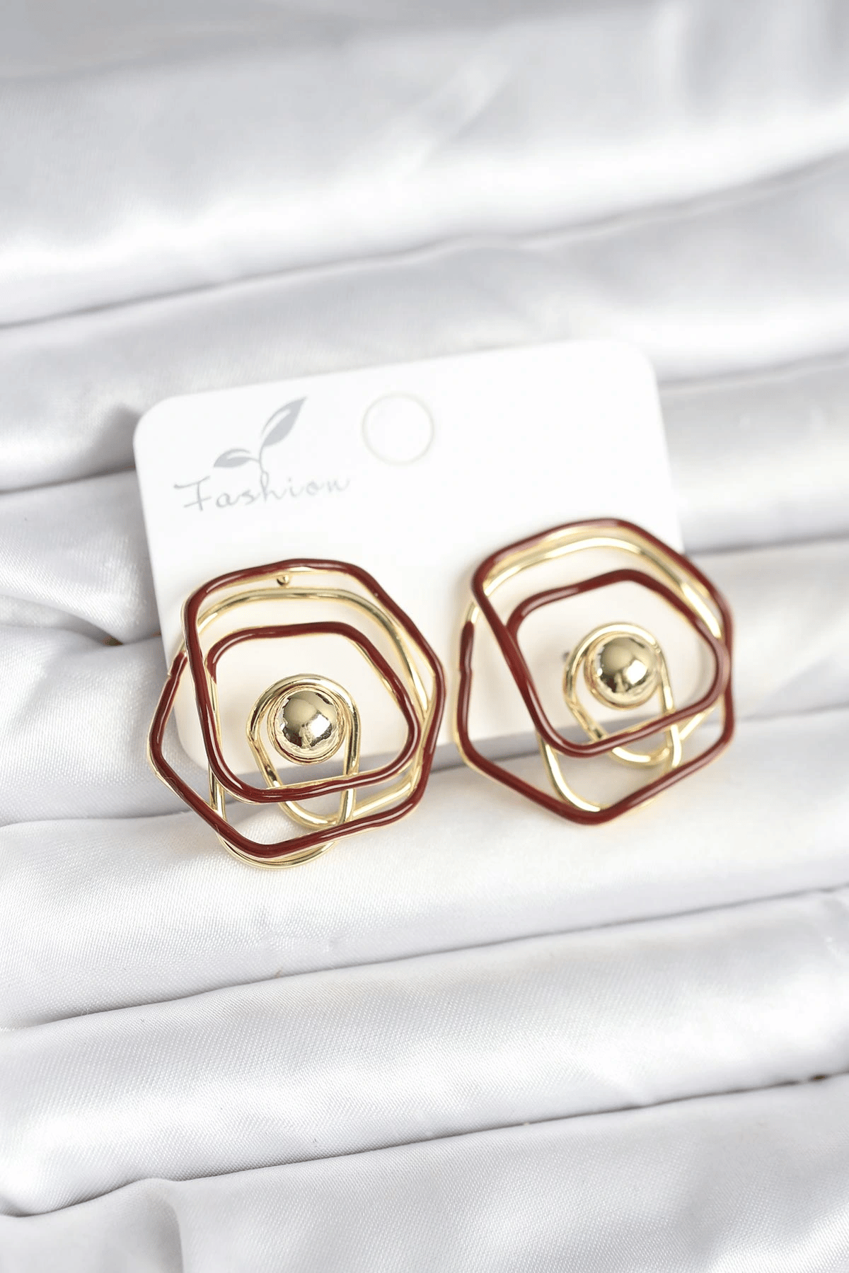 Pirinç Gold Renk Bordo Mineli Geometrik Gül Model Kadın Küpe