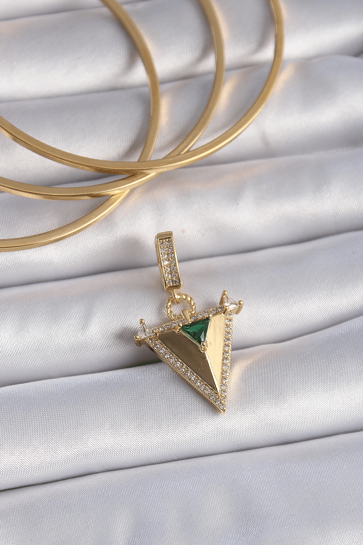 Pirinç Gold Renk Zirkon Taşlı 3d Üçgen Model Ajda Charm