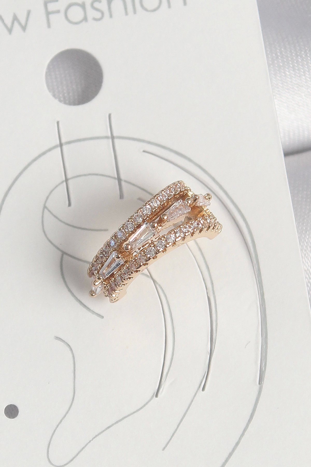 Pirinç Gold Renk Zirkon Taşlı 3'lü Sıralı Model Kadın Kıkırdak Küpe