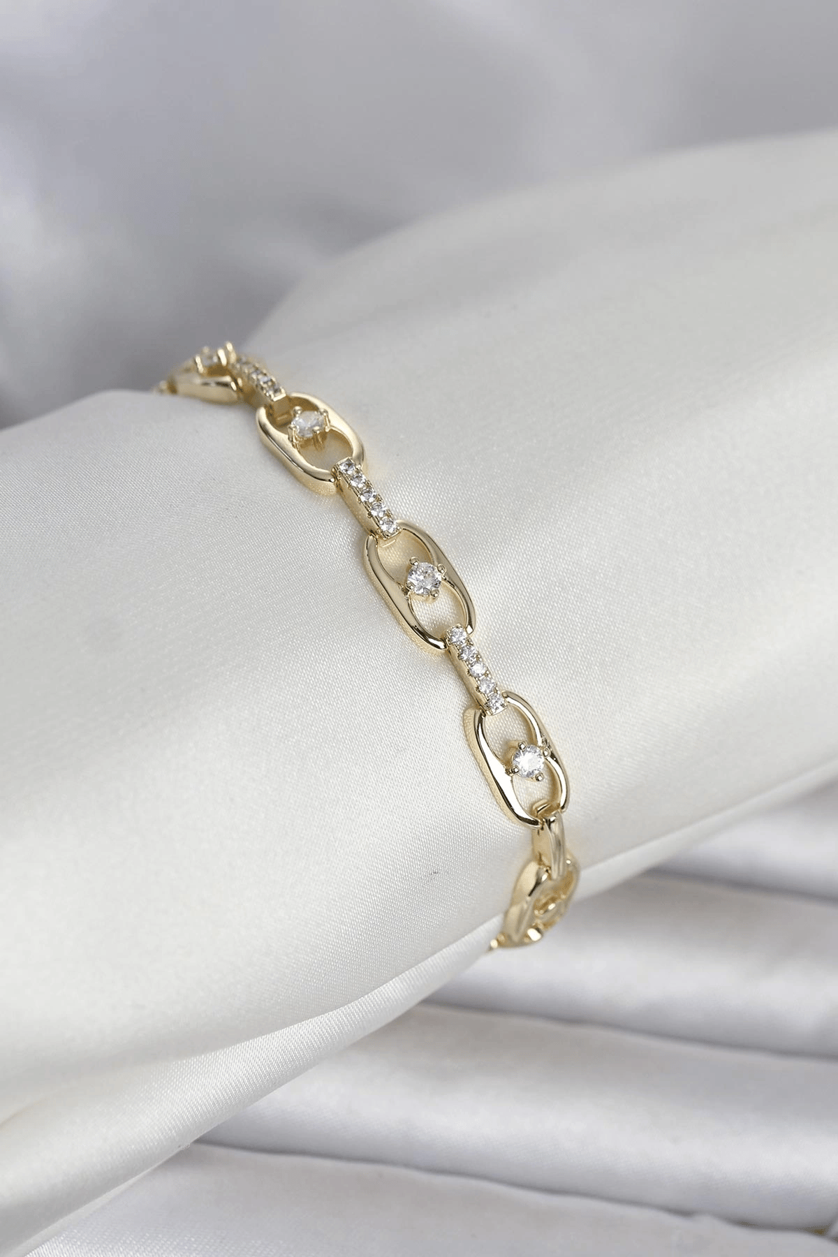 Pirinç Gold Renk Zirkon Taşlı Kadın Bileklik