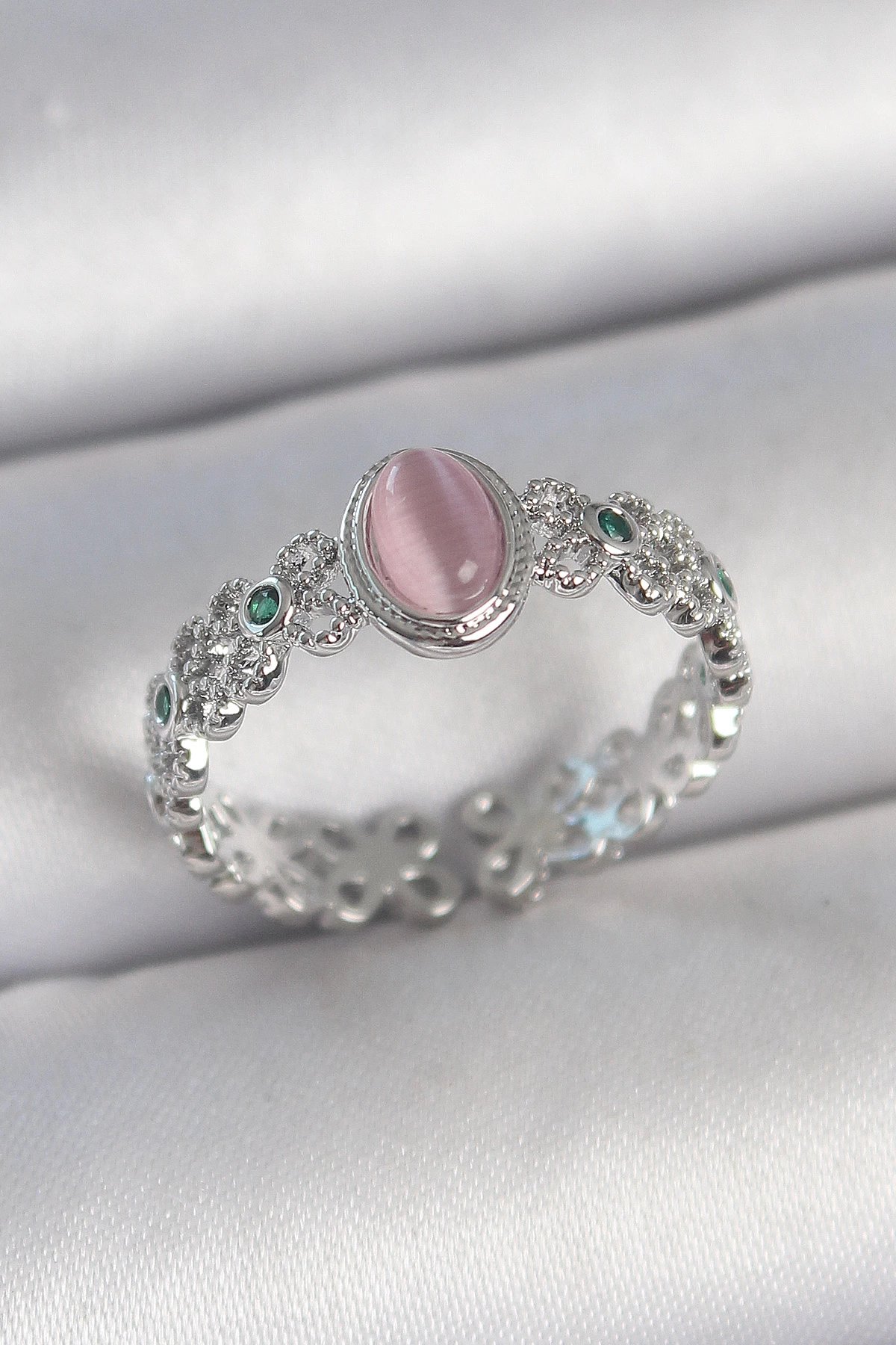 Pirinç Gümüş Renk Zirkon Taş Detaylı Pembe Mineli Damla Model Ayarlanabilir Kadın Yüzük