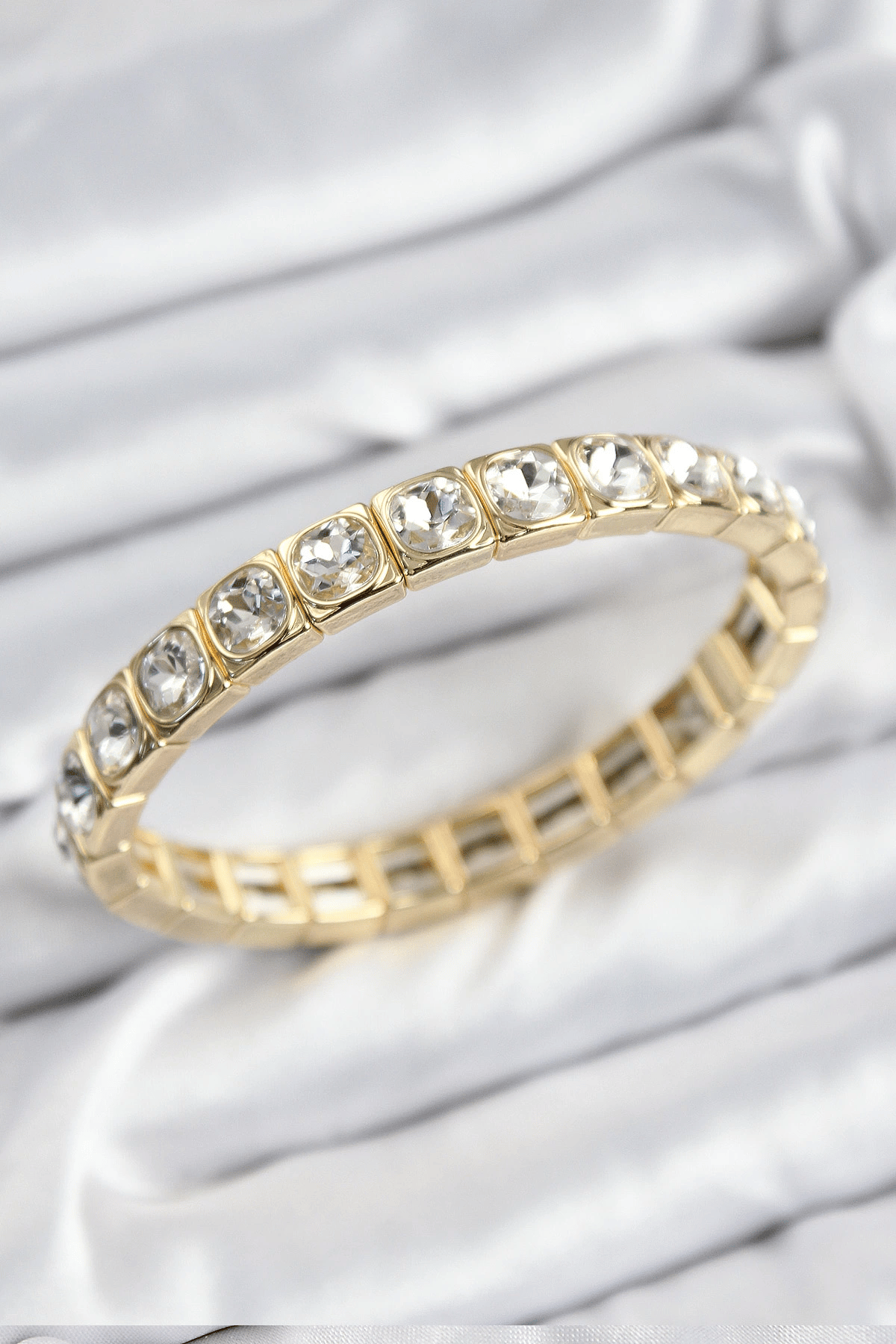 Pirinç Zirkon Taşlı Kare Model Gold Renk Lastikli Kadın Bileklik