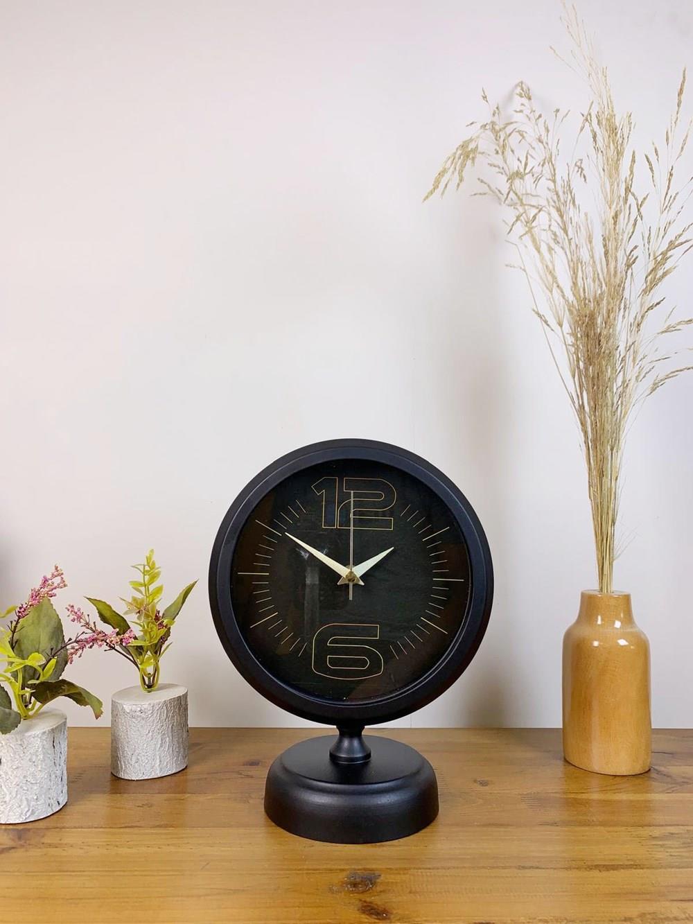 Siyah Metal Spor Masa Saati 25×20 cm
