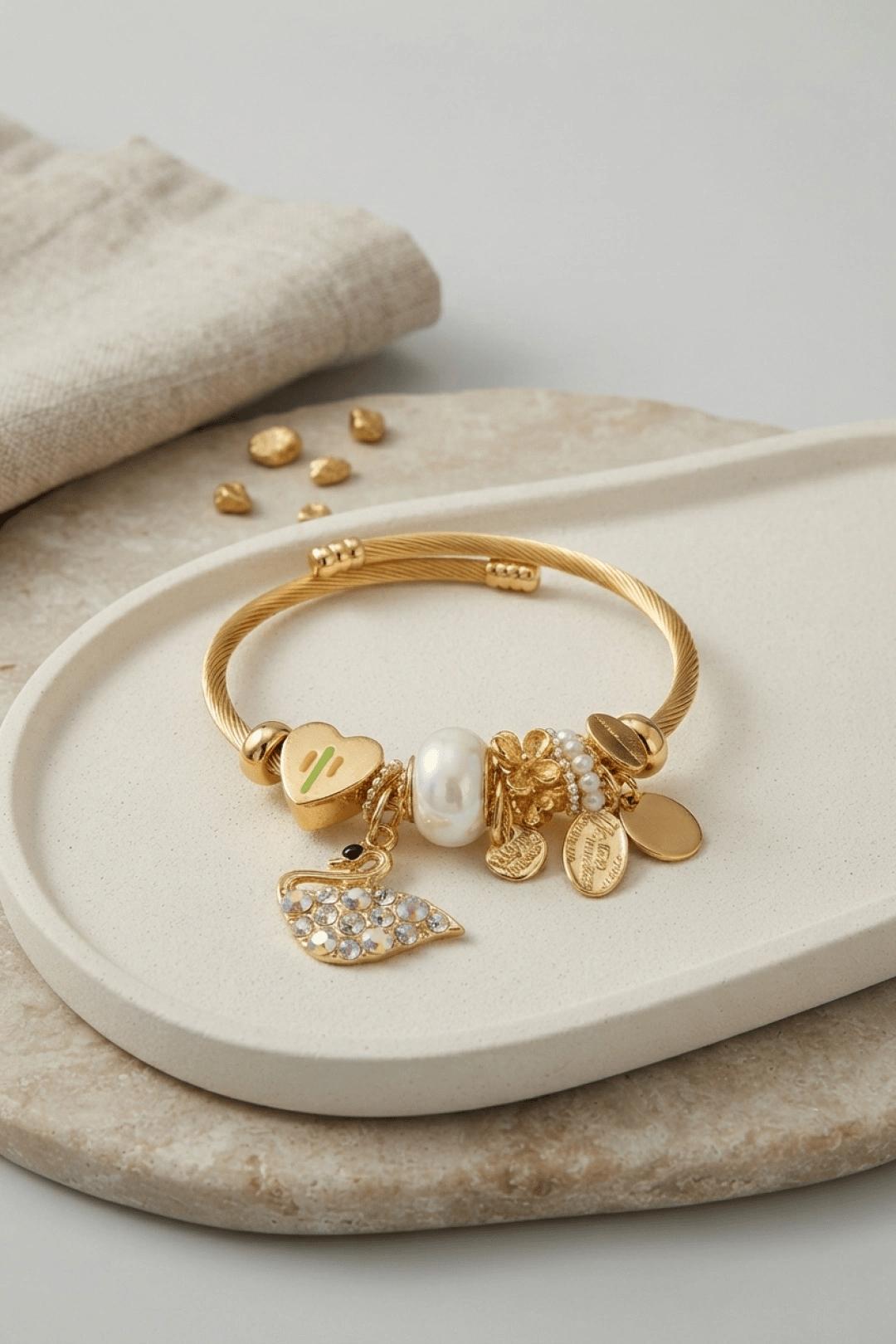 Swan Model Charmlı Bileklik