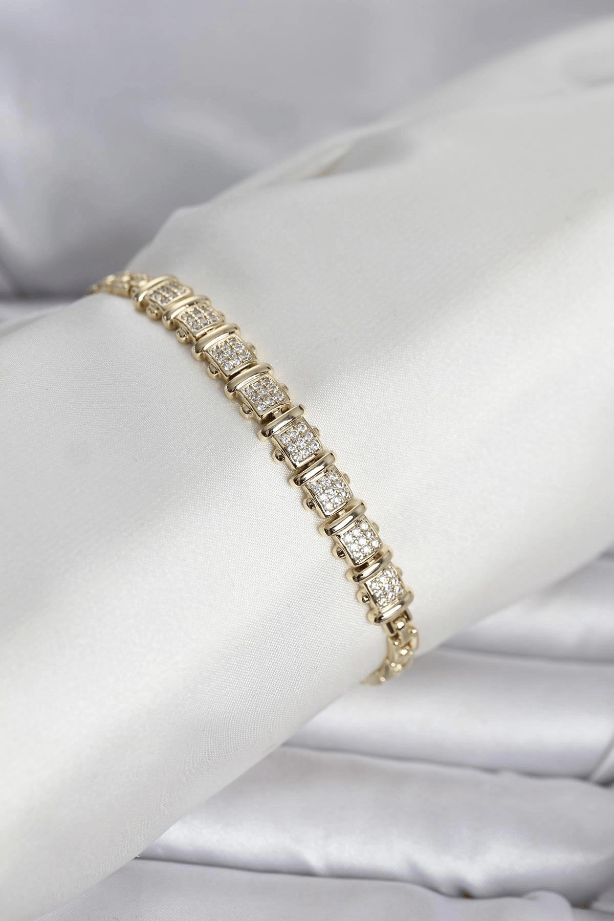 Xuping Model Zirkon Taşlı Gold Renk Kadın Bileklik