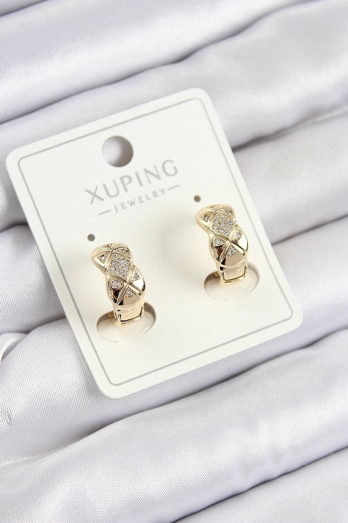 Xuping Zirkon Taşlı Geometrik Desenli Halka Model Gold Renk Kadın Küpe