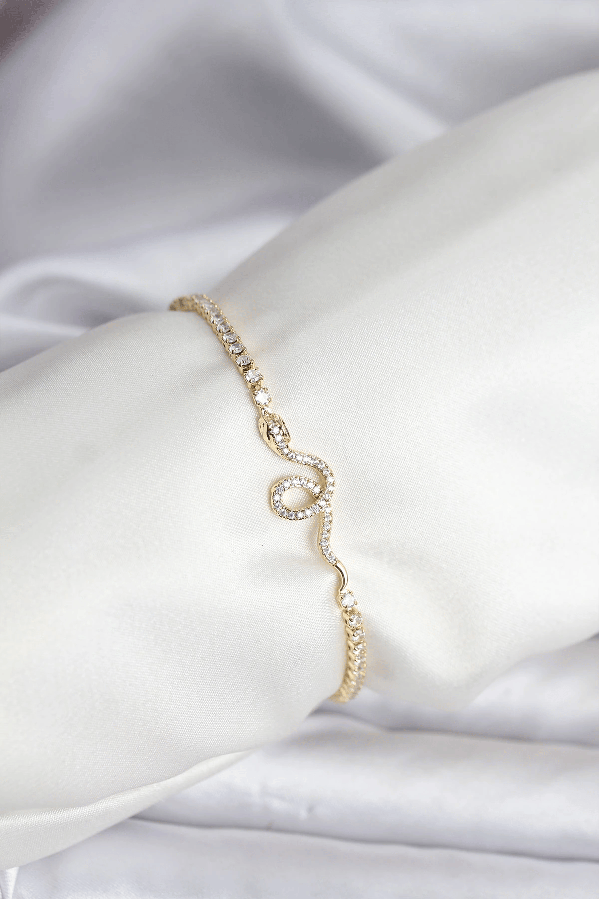Yılan Model Zirkon Taşlı Gold Renk Pirinç Su Yolu Kadın Bileklik