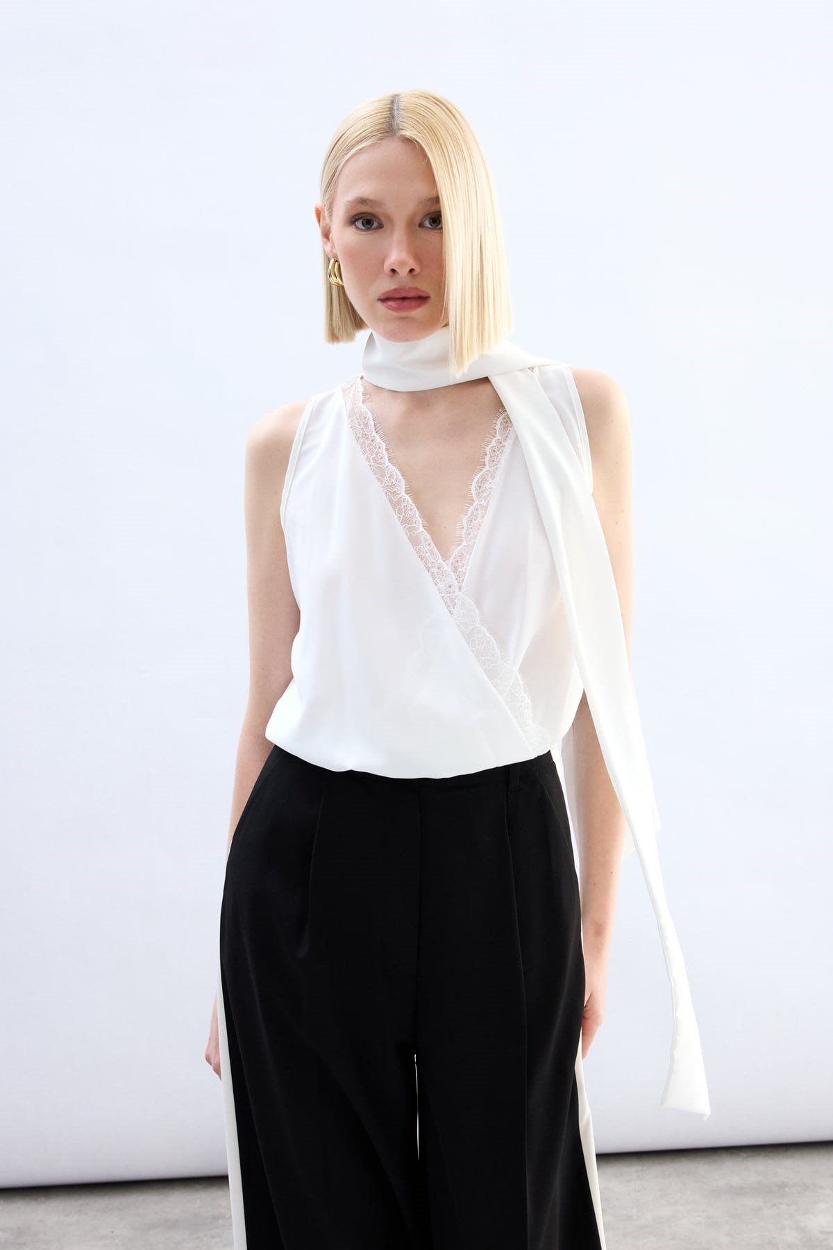 Kolli Dantel Detaylı Bodysuit Bluz Ekru