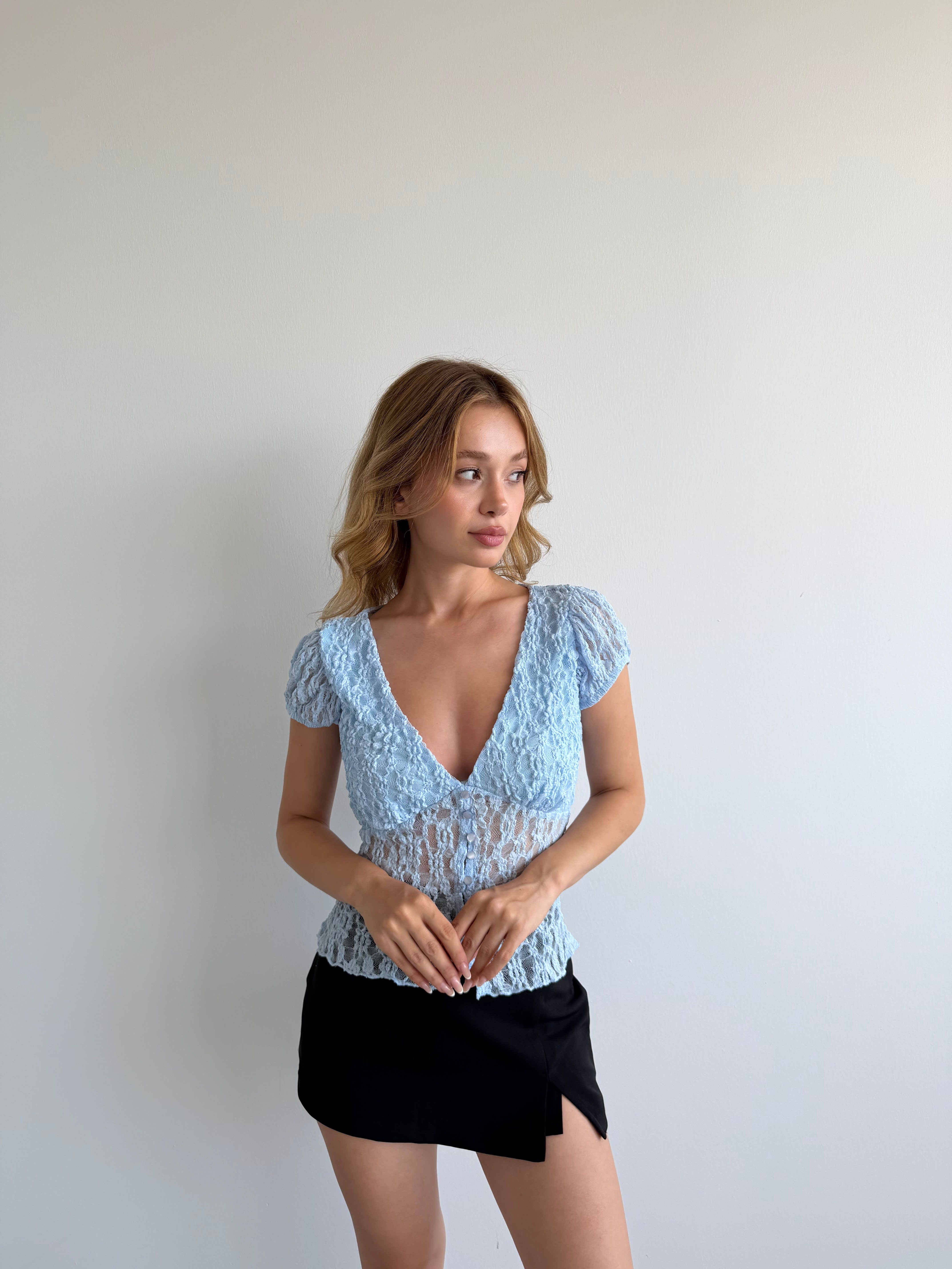 Düğmeli Dantel Crop