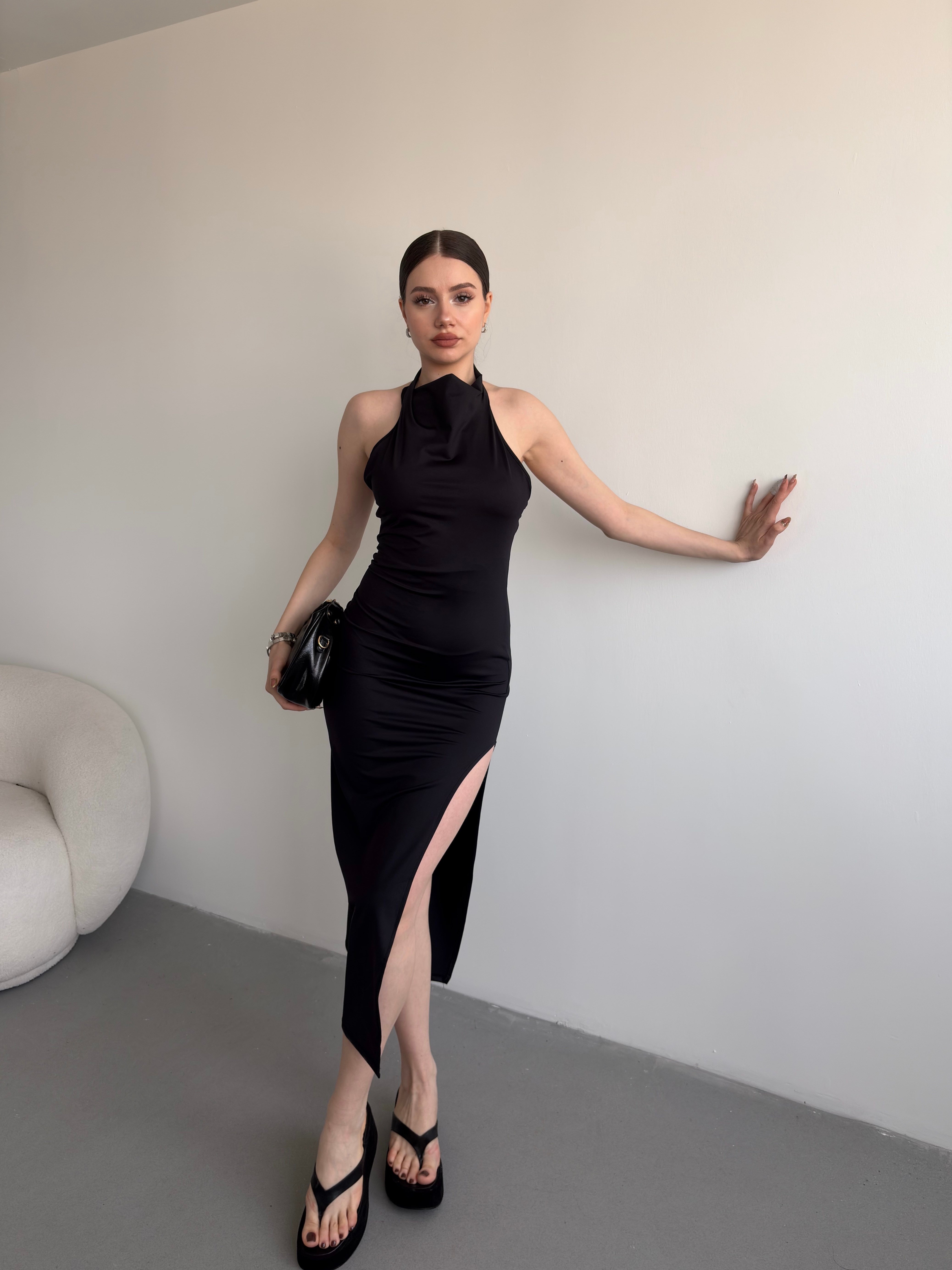 Halter Yaka Yırtmaçlı Elbise