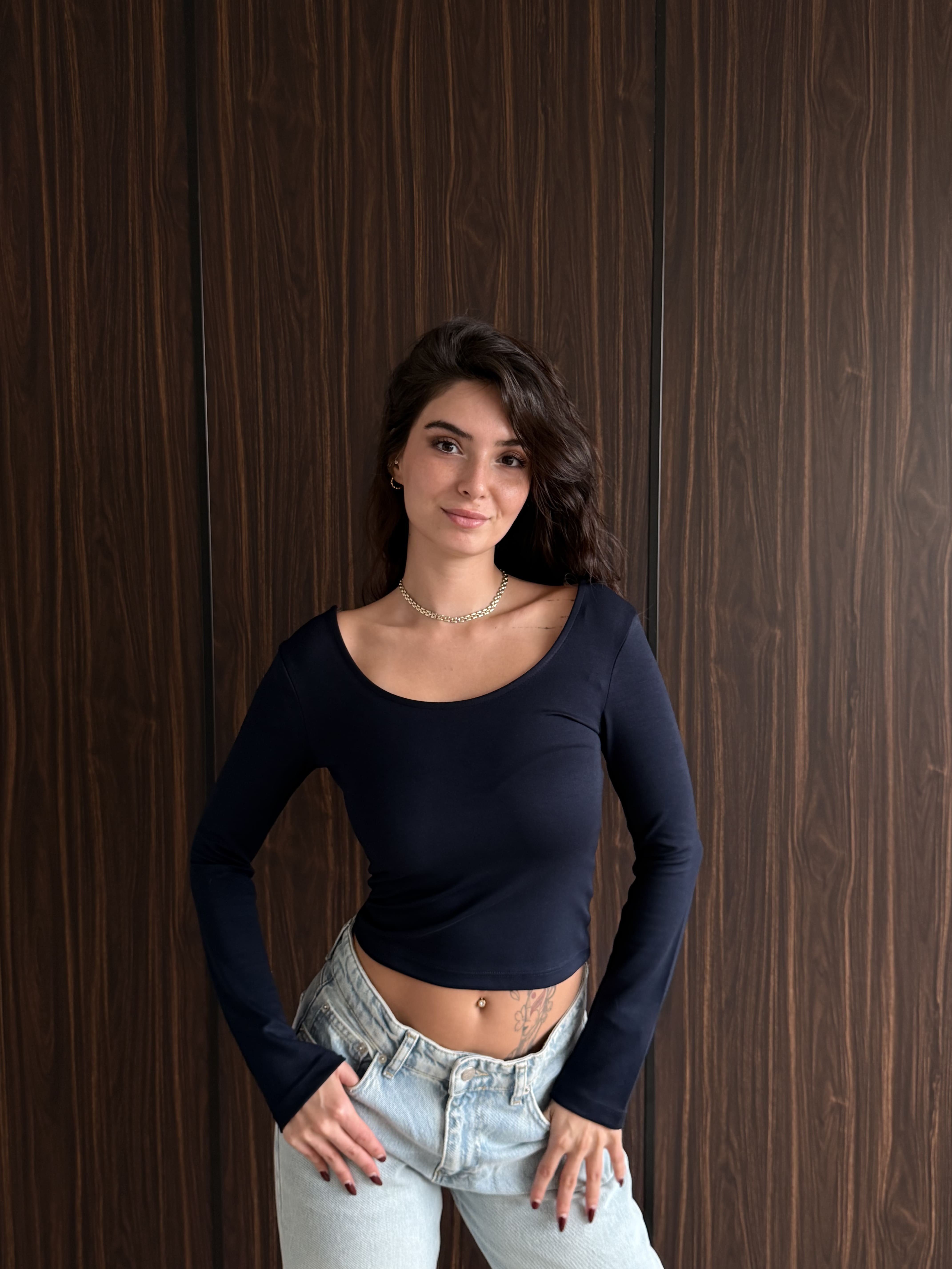 Oval Yaka Basic Crop