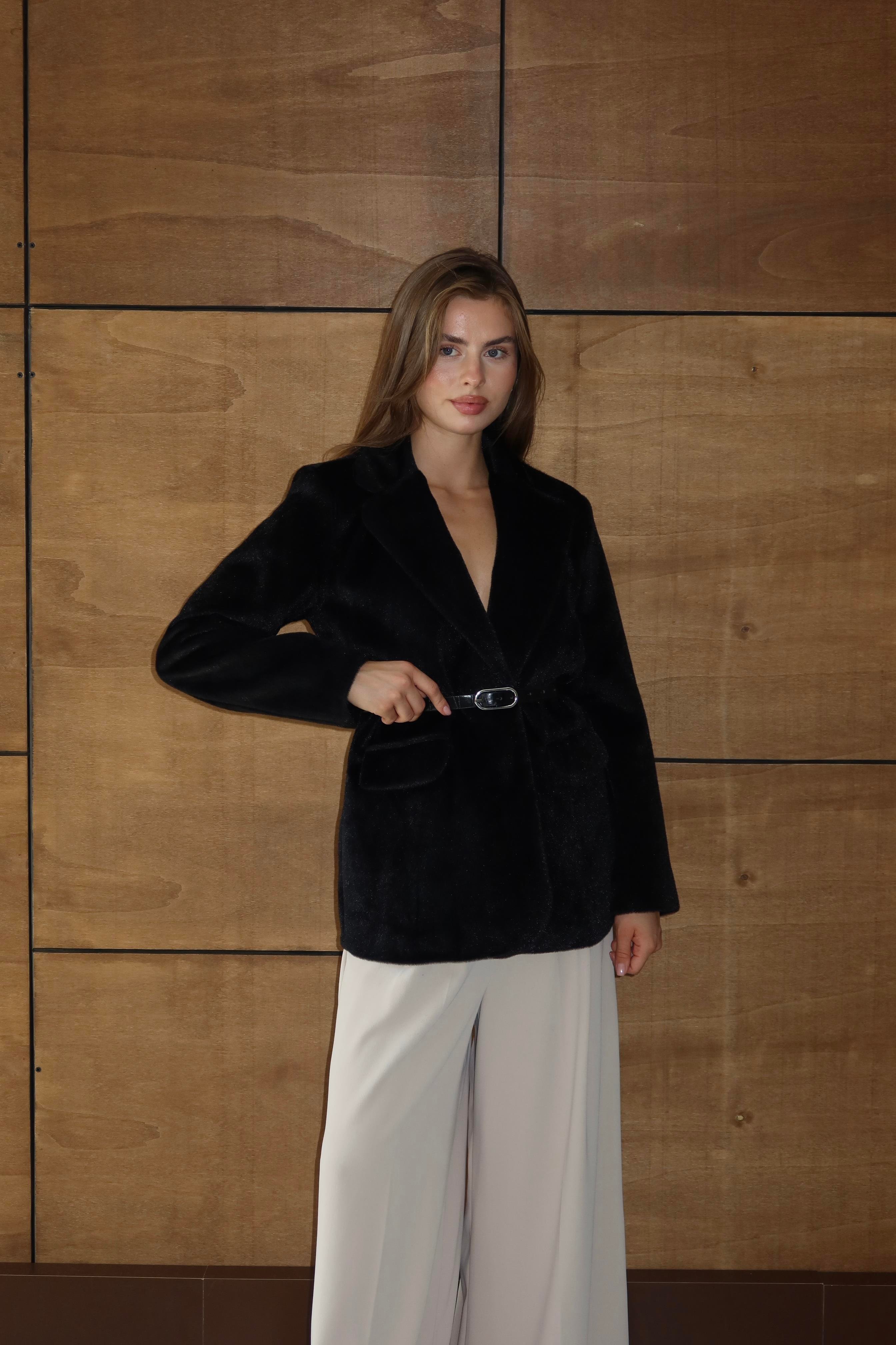 Tay Tüyü Kemerli Blazer