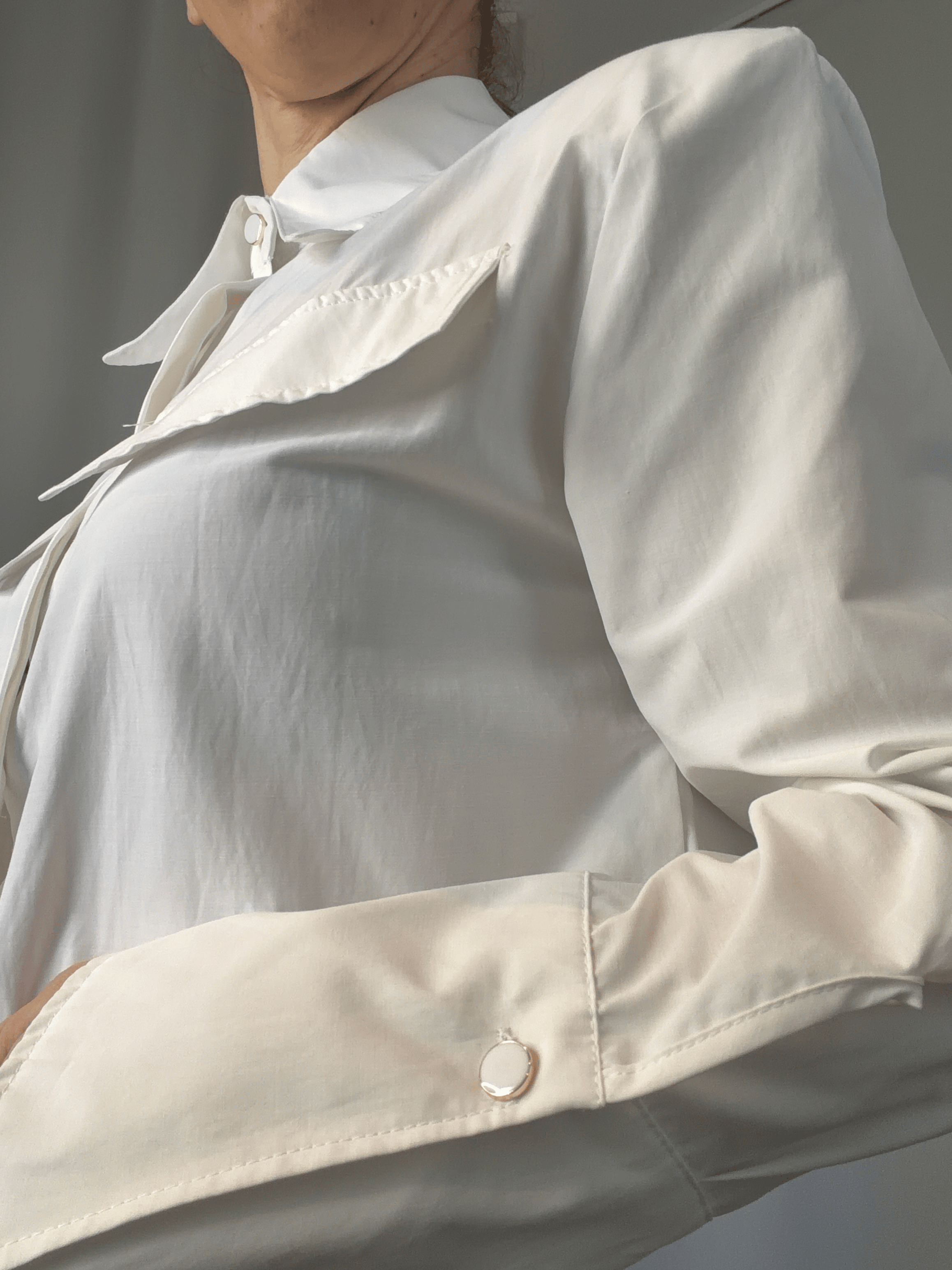 Vatkalı Beyaz Gömlek 