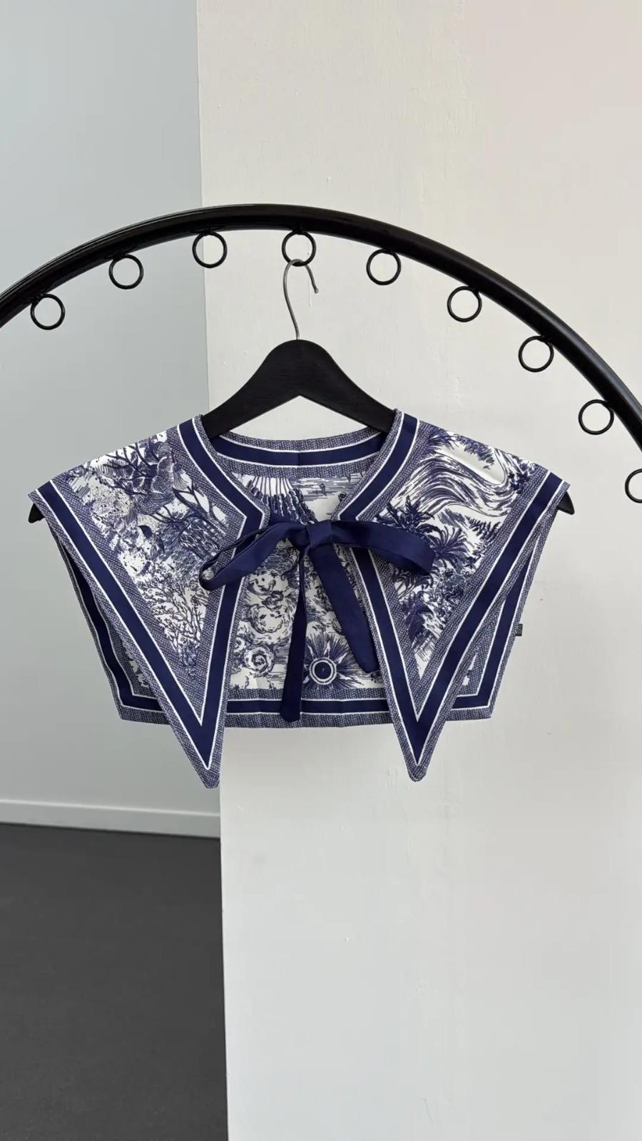 Bloom Mavi Çiçek Desenli Yaka Fular