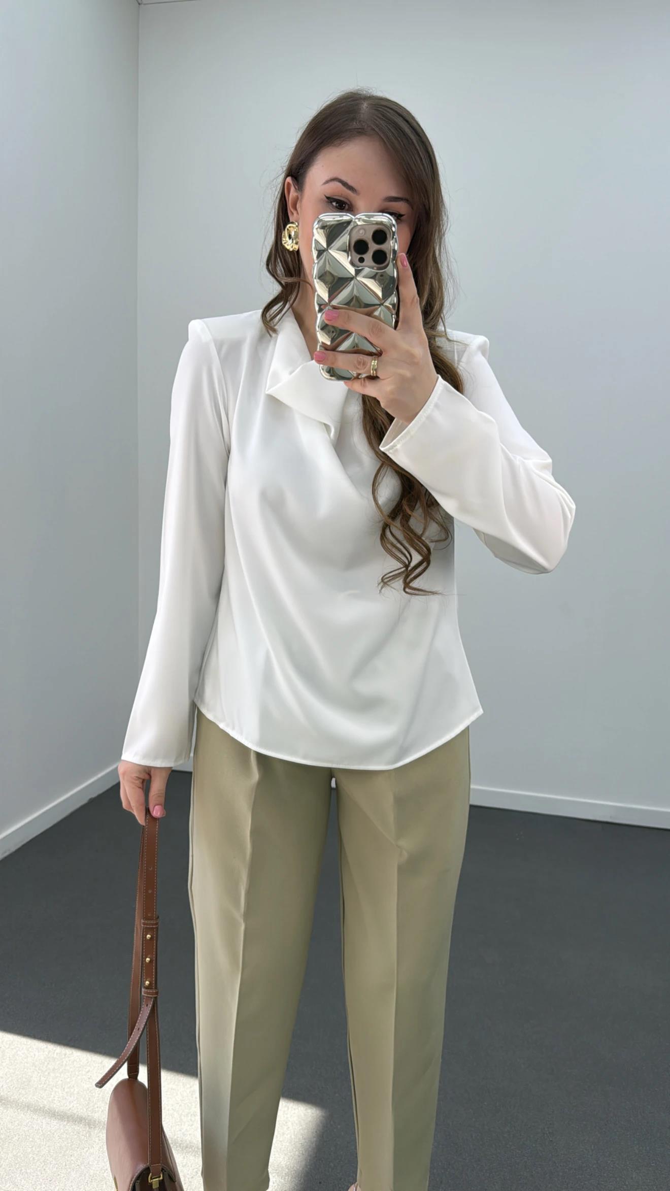 Canel Beyaz Drape Yakalı Bluz