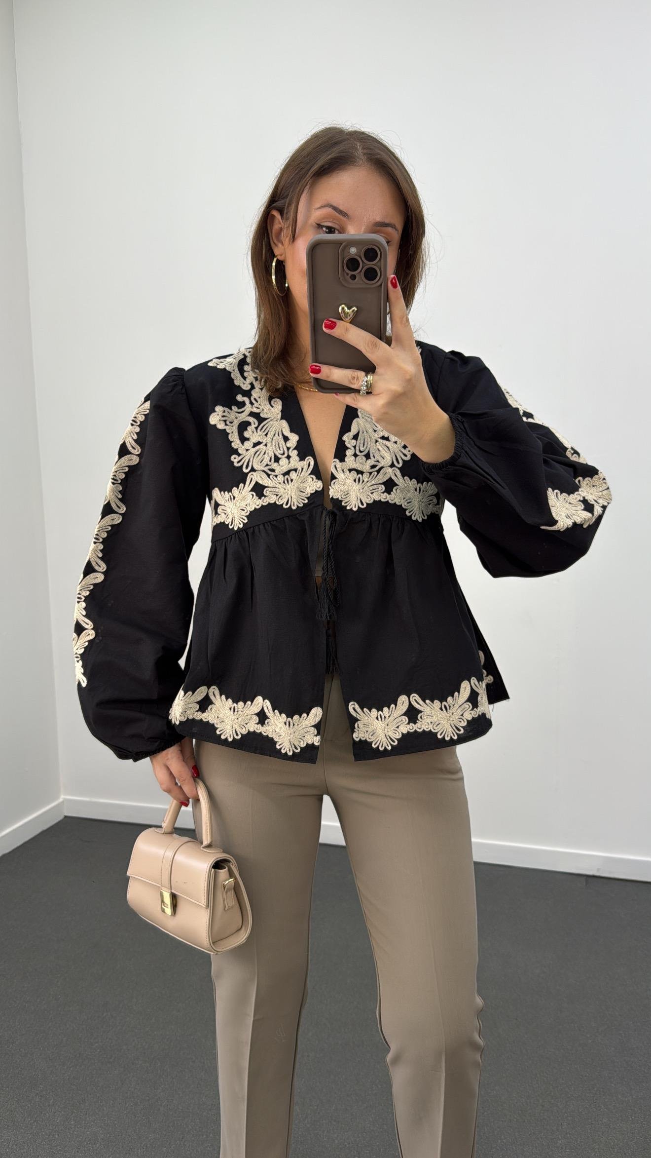 Coco Siyah Nakış İşlemeli Tasarım Gömlek