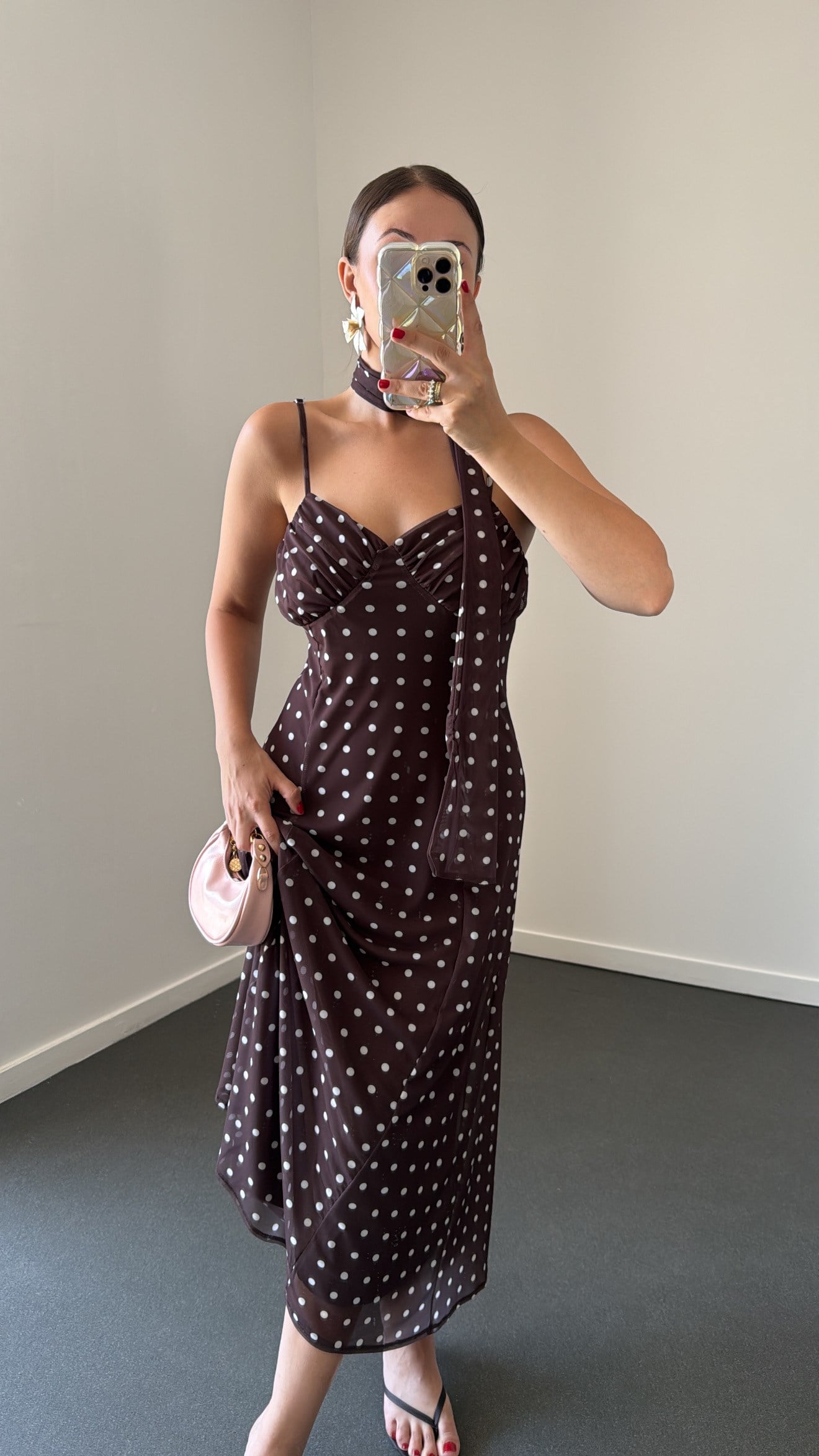 Date Kahve Puantiyeli Fularlı Askılı Maxi Elbise