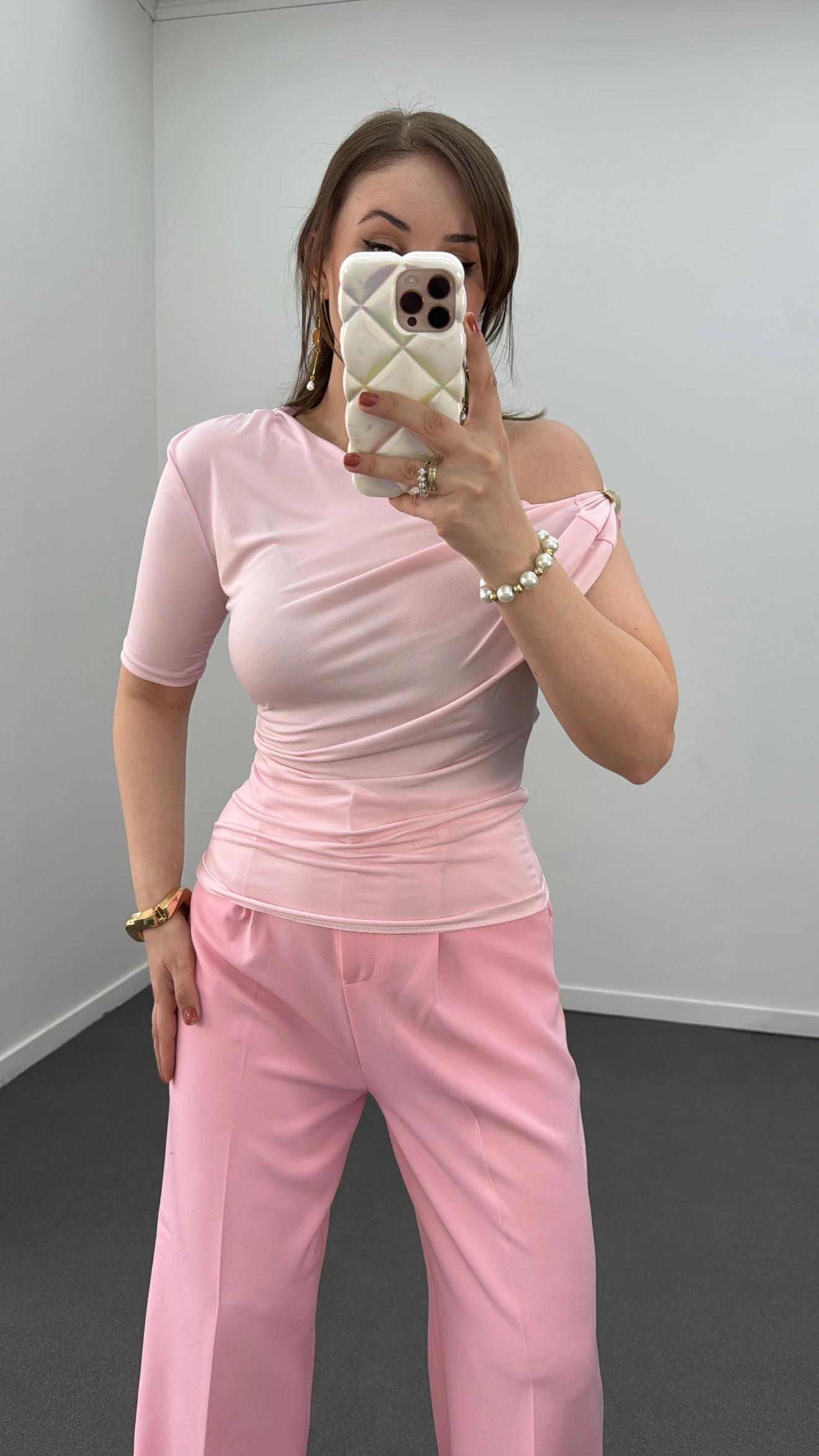 Efide Pembe Omuz Aksesuarlı Drapeli Bluz