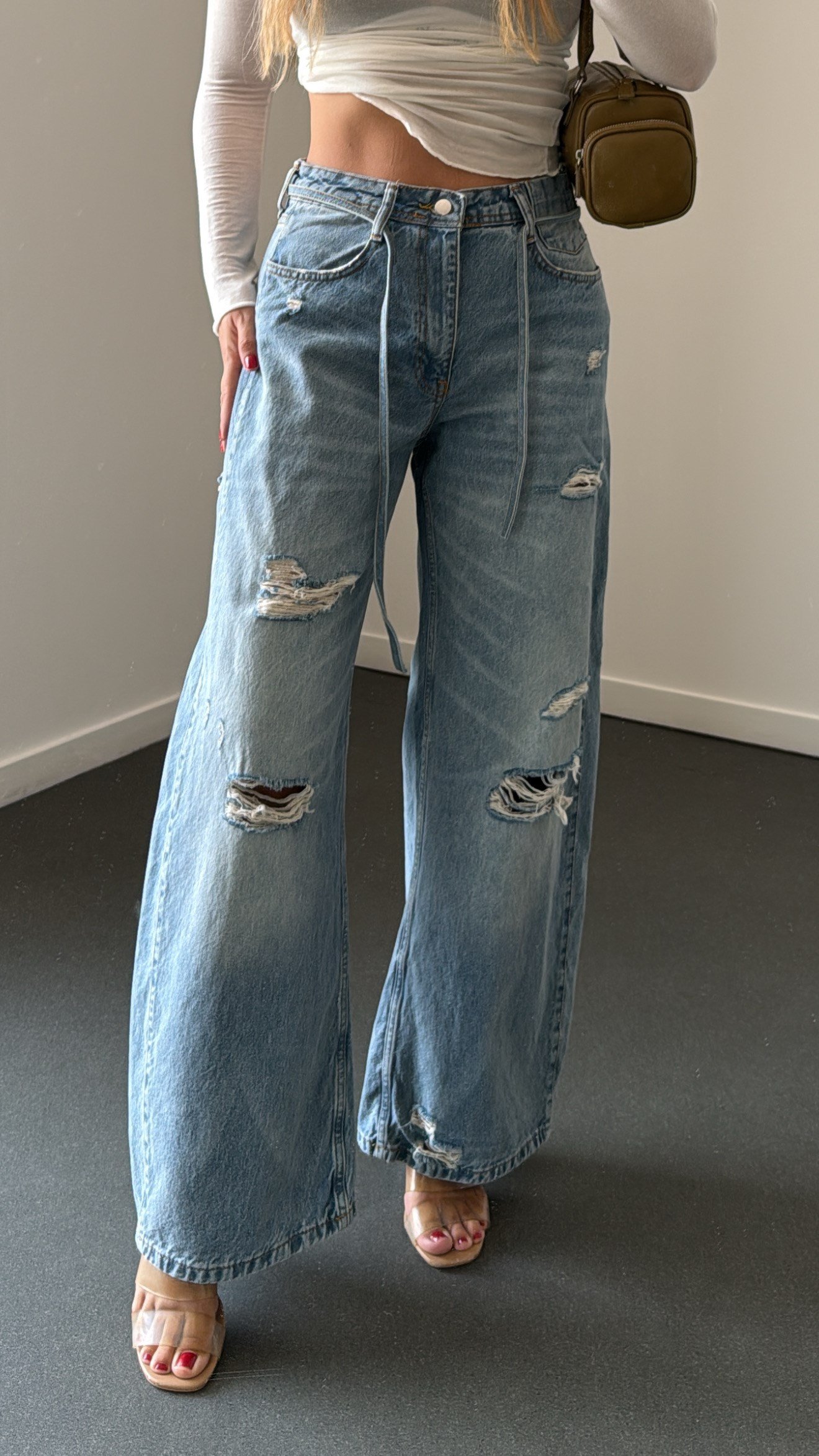 Harper Orta Bel Yırtık Detaylı Barrel Jeans