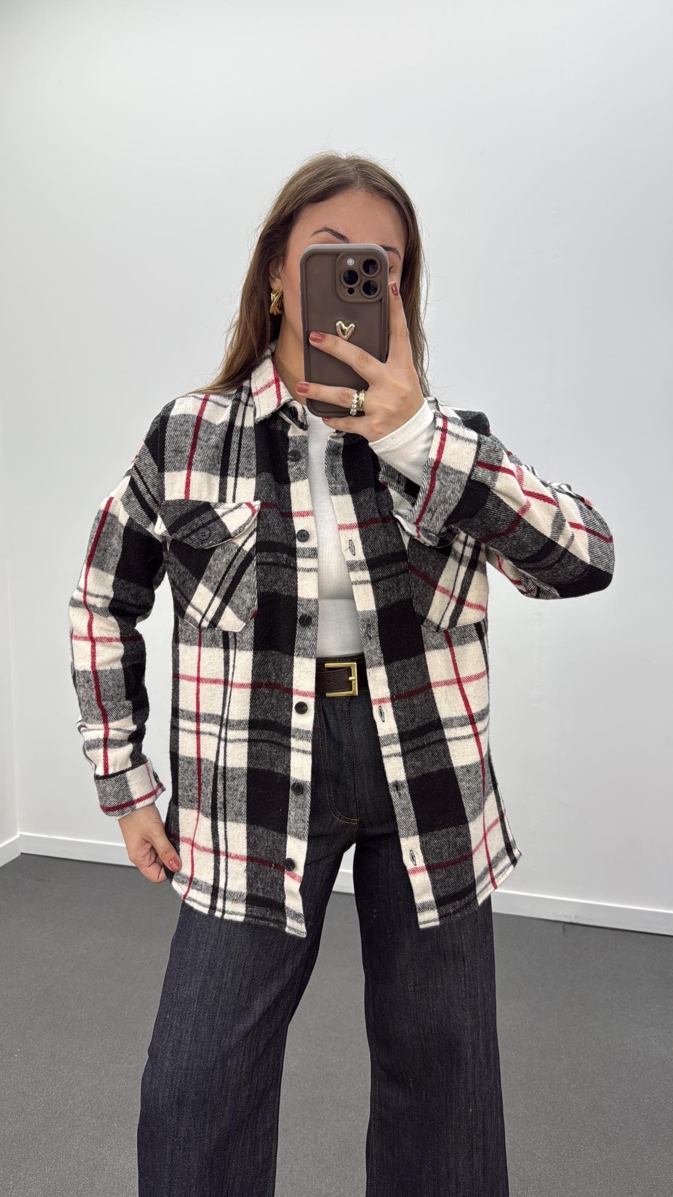 Jisoo Krem Siyah Çizgili Oduncu Gömlek