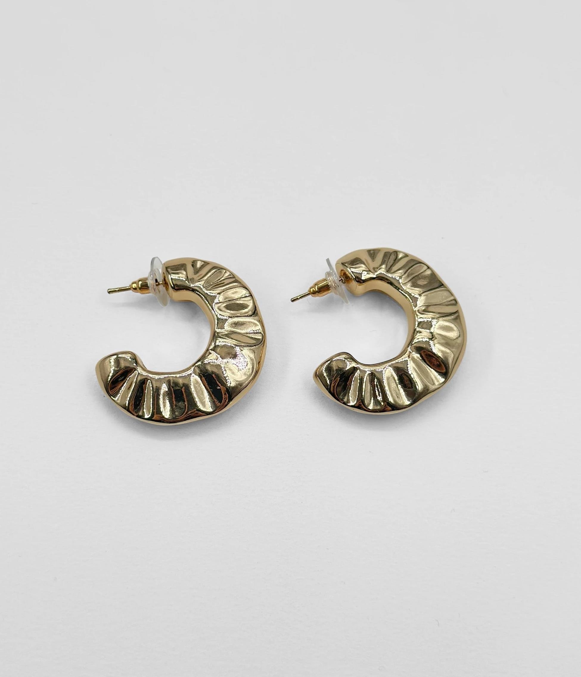 Lisa Gold Dalgalı Küpe