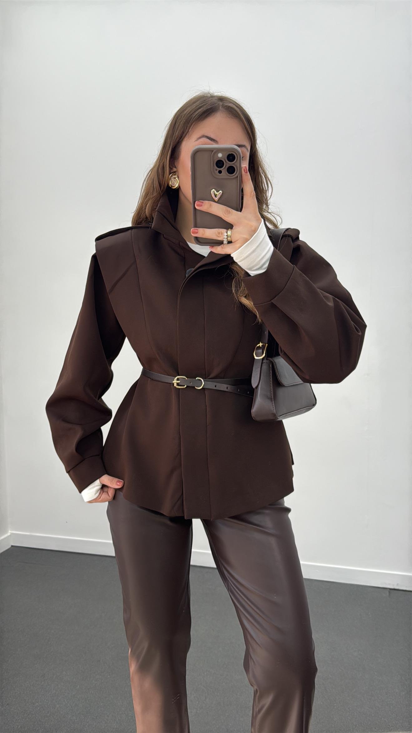 Minju Kahve Vatkalı Full Düğmeli Kemerli Ceket