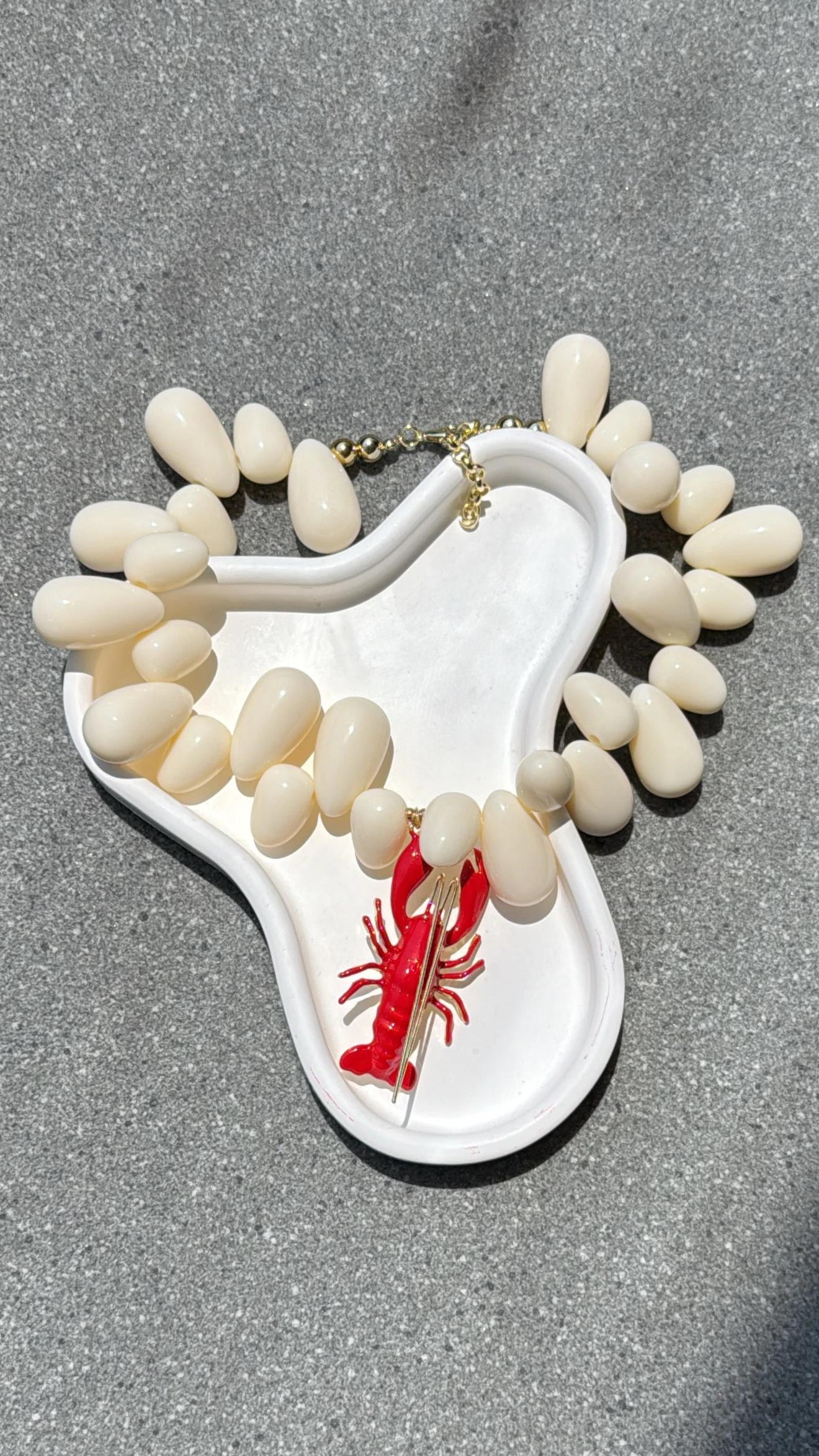 Miri Istakoz Büyük Ekru Taşlı Kolye