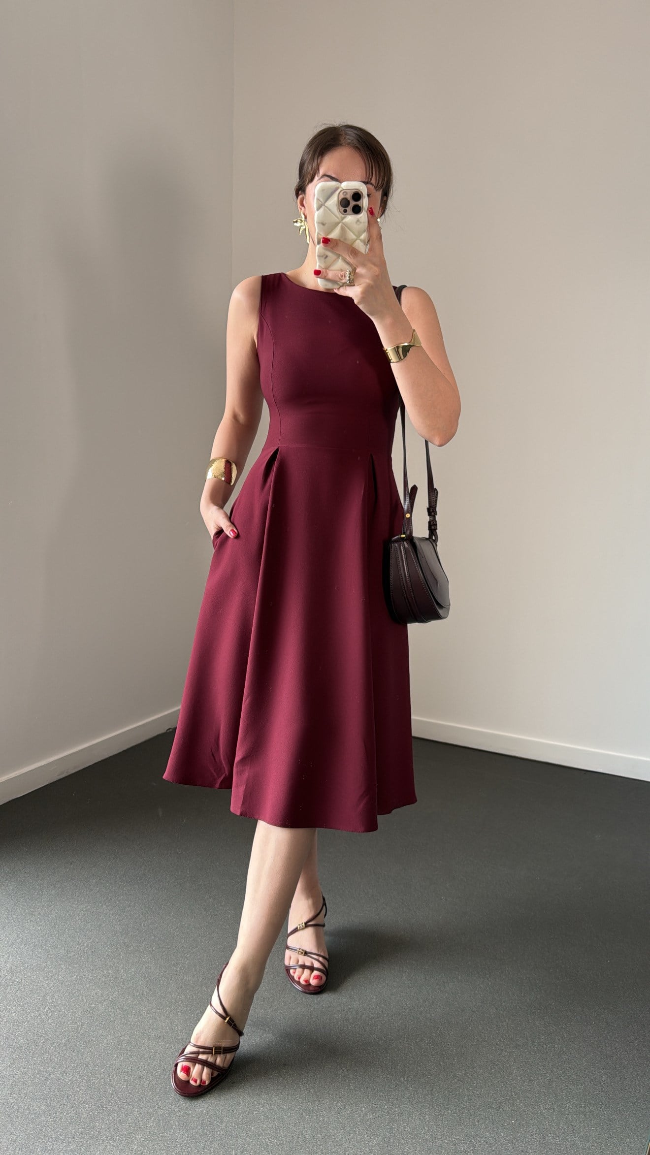 Müge Bordo Bisiklet Yaka Pileli Kloş Midi Elbise
