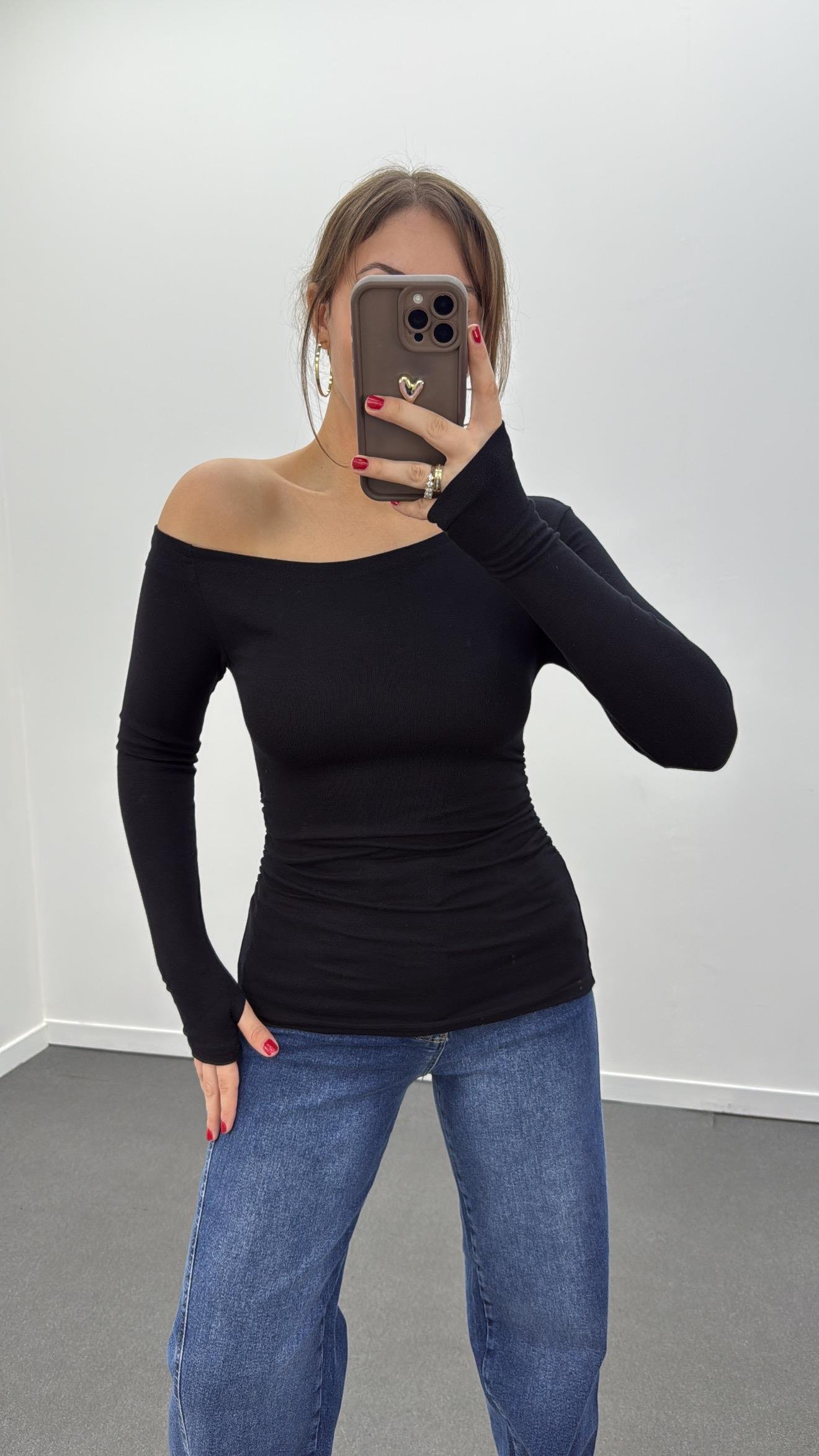 Noa Siyah Düşük Omuz Drapeli Soft Touch Body