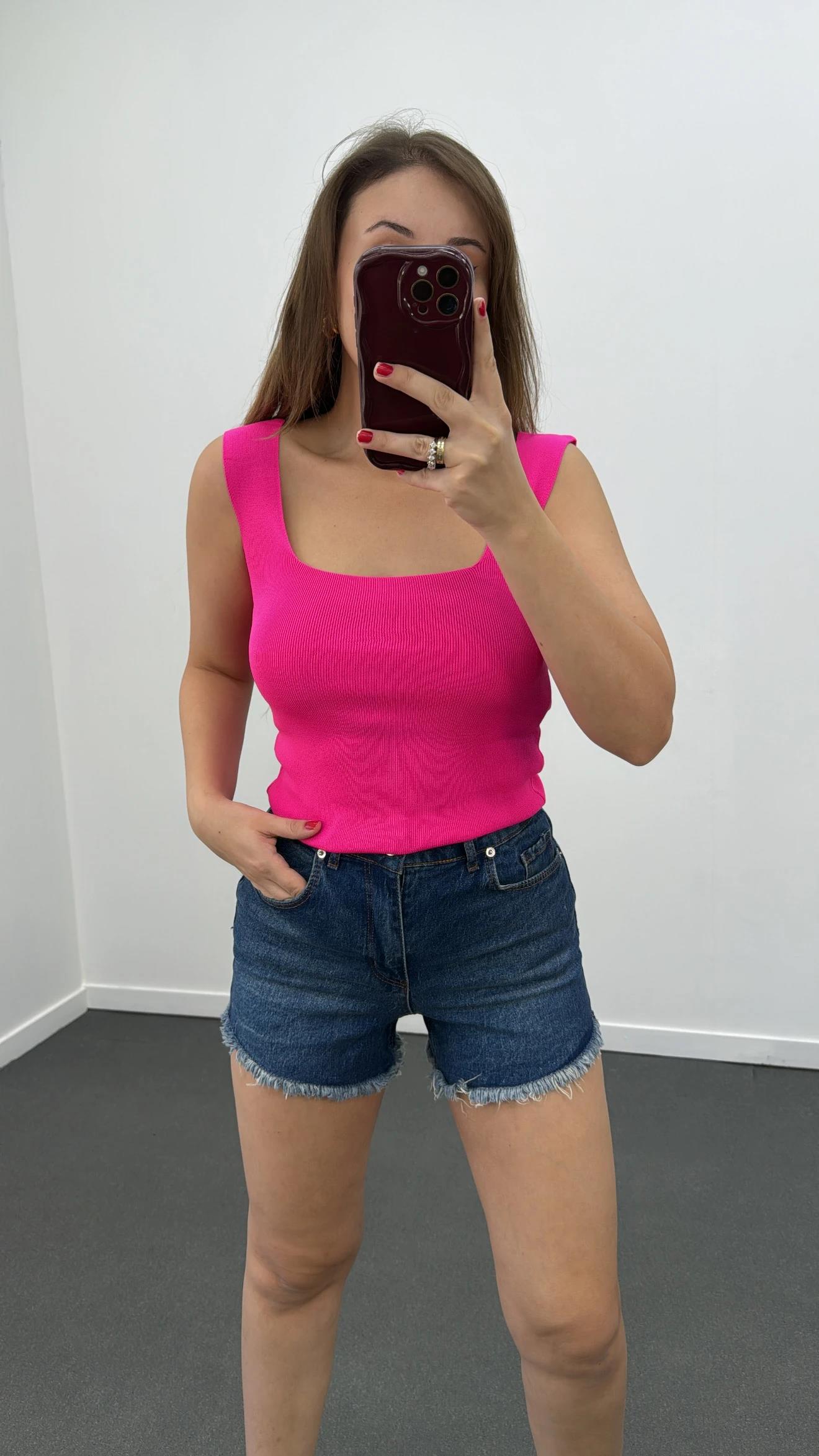 Pembe Kare Yaka Atlet