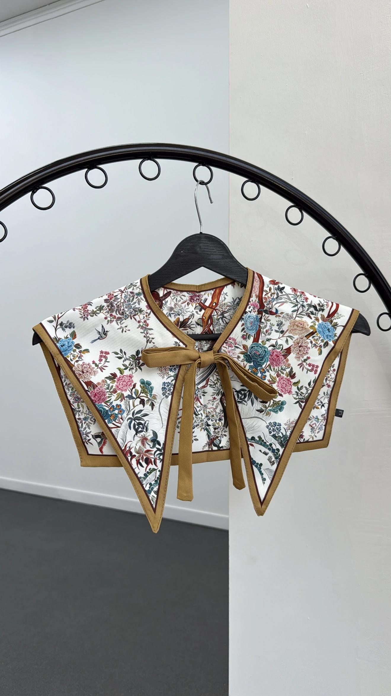 Pivoine Desenli Yaka Fular