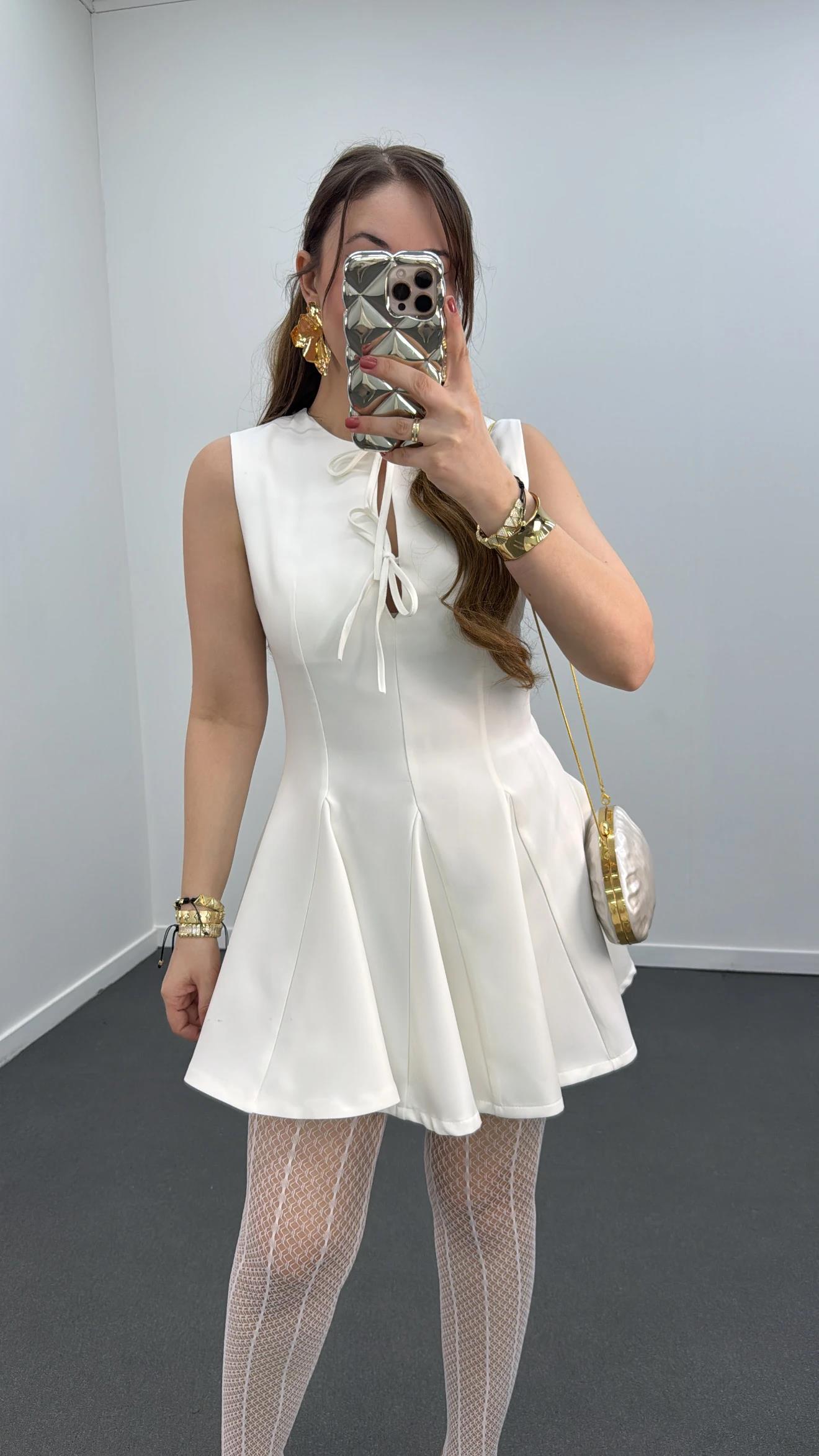 Sabrina Beyaz Volanlı Fiyonk Yaka Elbise