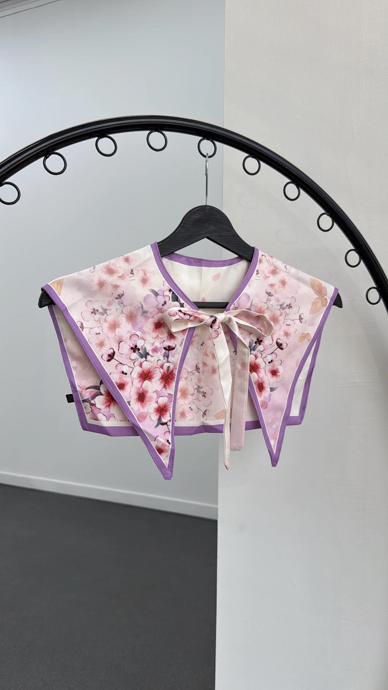 Sakura Pembe Çiçek Desenli Yaka Fular