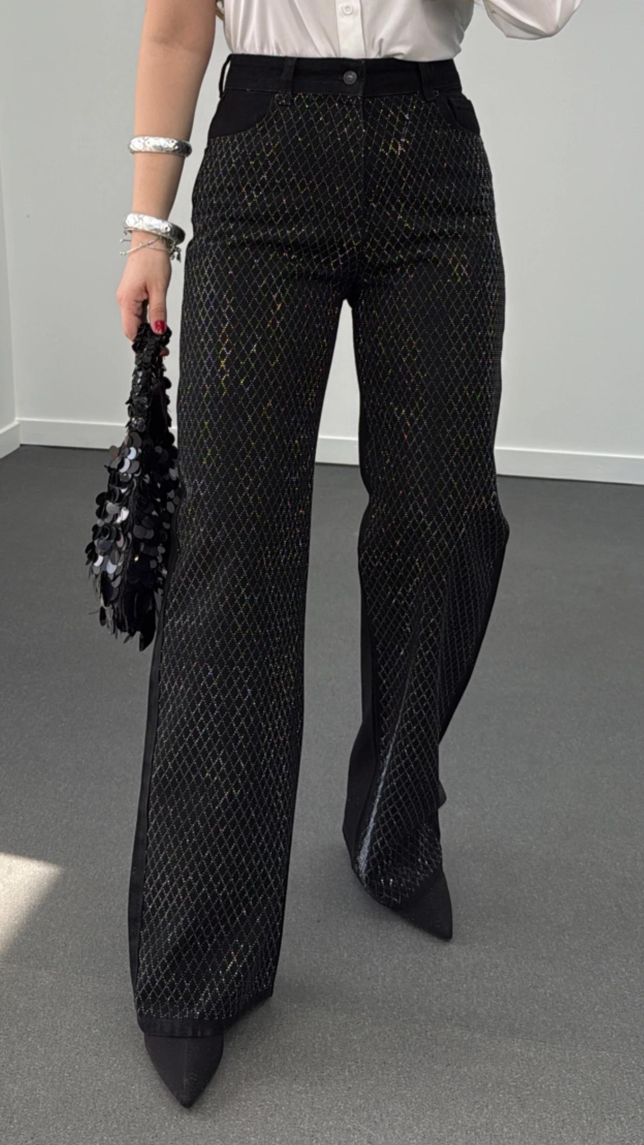 Shine Siyah Renk Baklava Taş Aksesuarlı Jeans