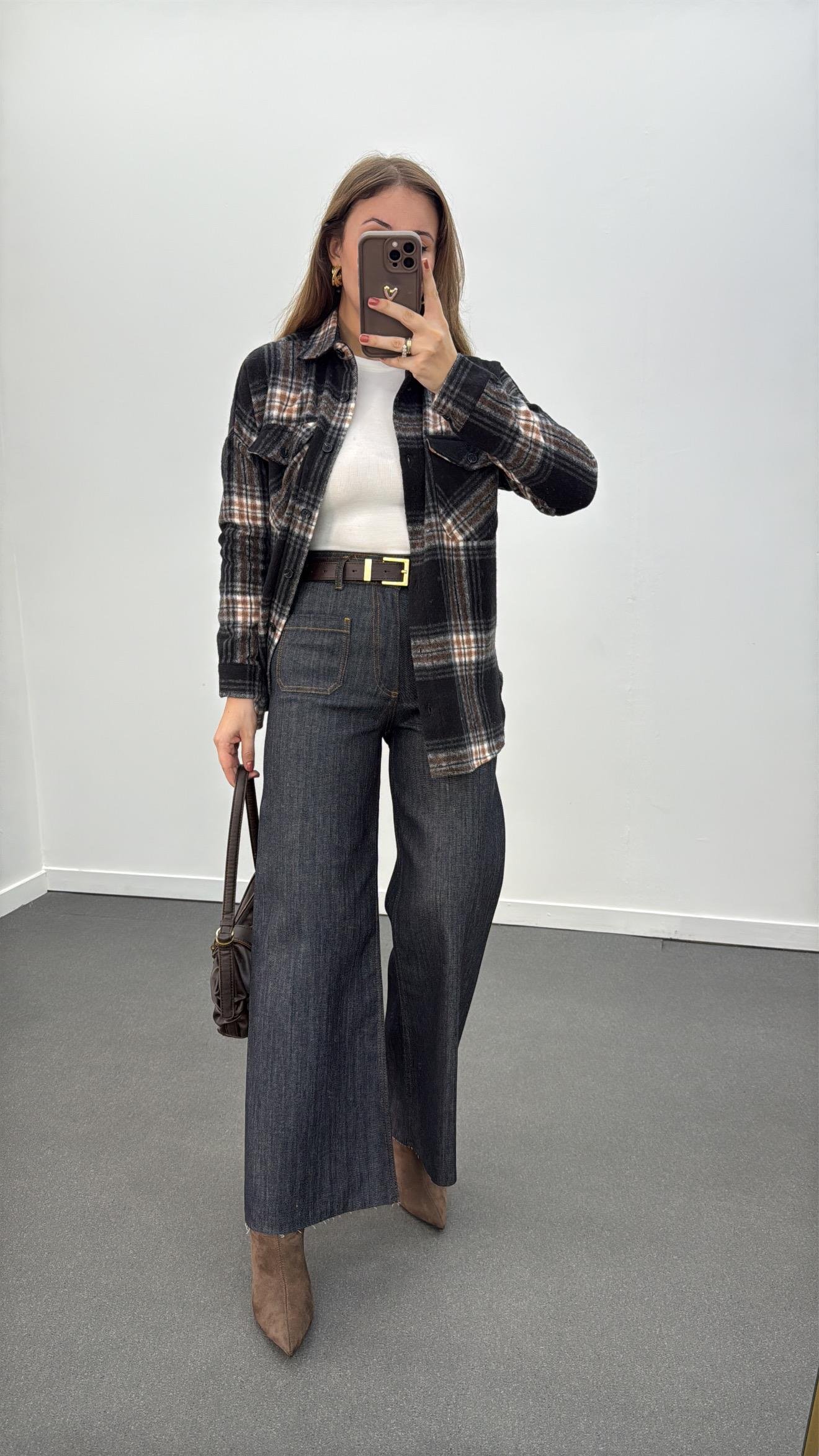 Solya Lacivert Yıkamalı Likralı Cropped Flare Jeans