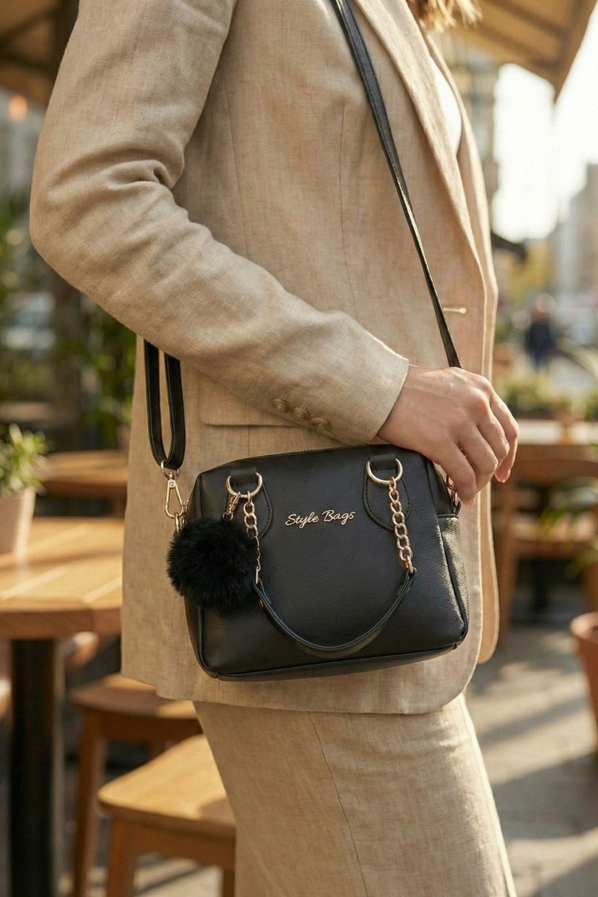 Vivazzaluxe Mini Deri Puf Charm Detaylı Omuz Çanta Siyah OMUZ ÇANTASI