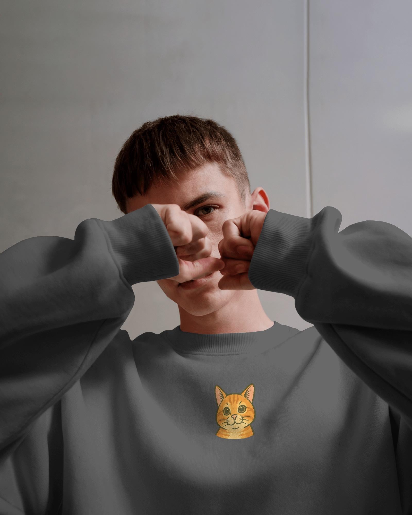 Erkek Sarı Tekir Kedisi Desenli Sweatshirt – Minimal Göğüs Baskılı, Unisex Rahat Kalıp