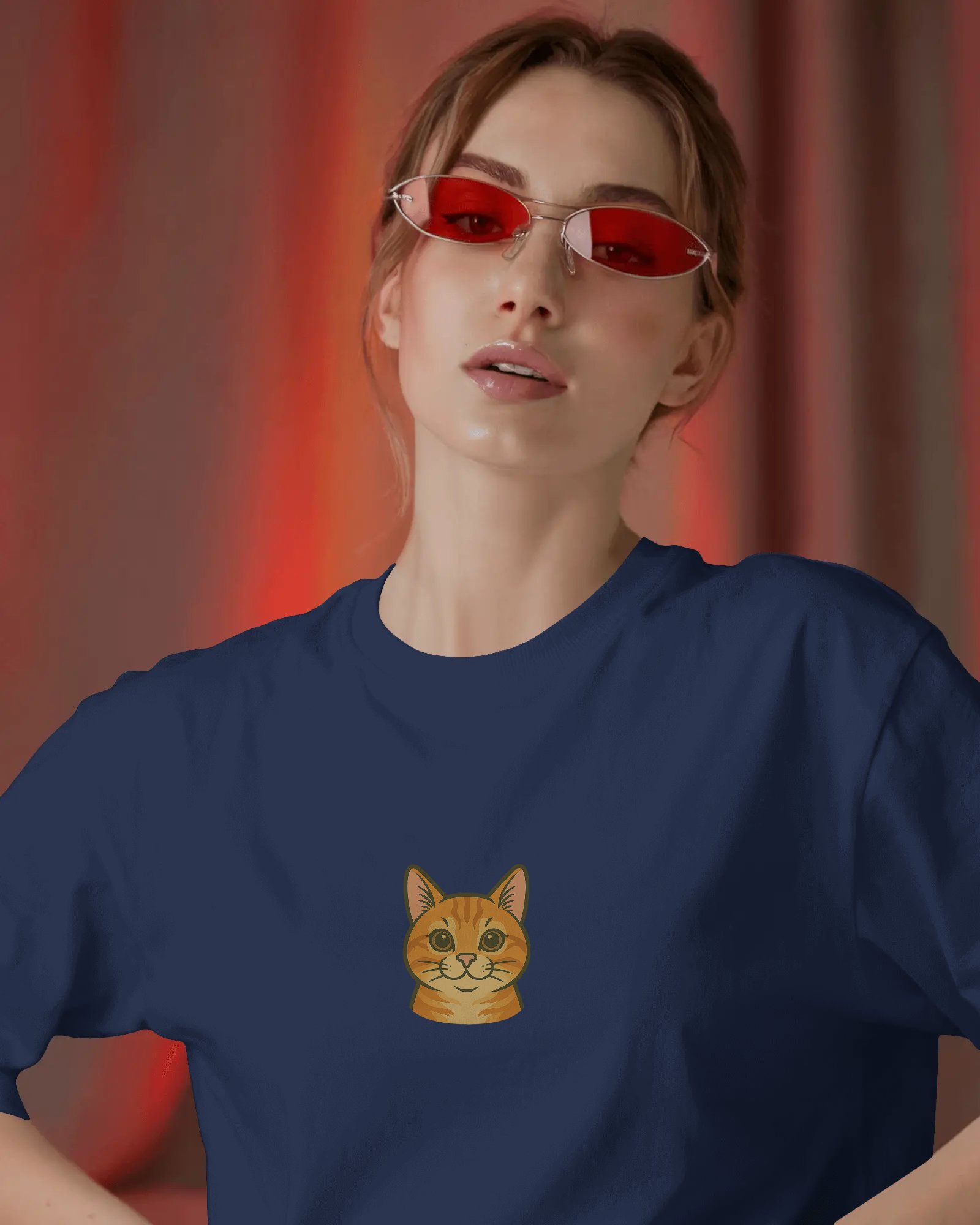 Sarman Kedi Baskılı Kadın Oversize Tişört – Minimal Turuncu Kedi Tasarım
