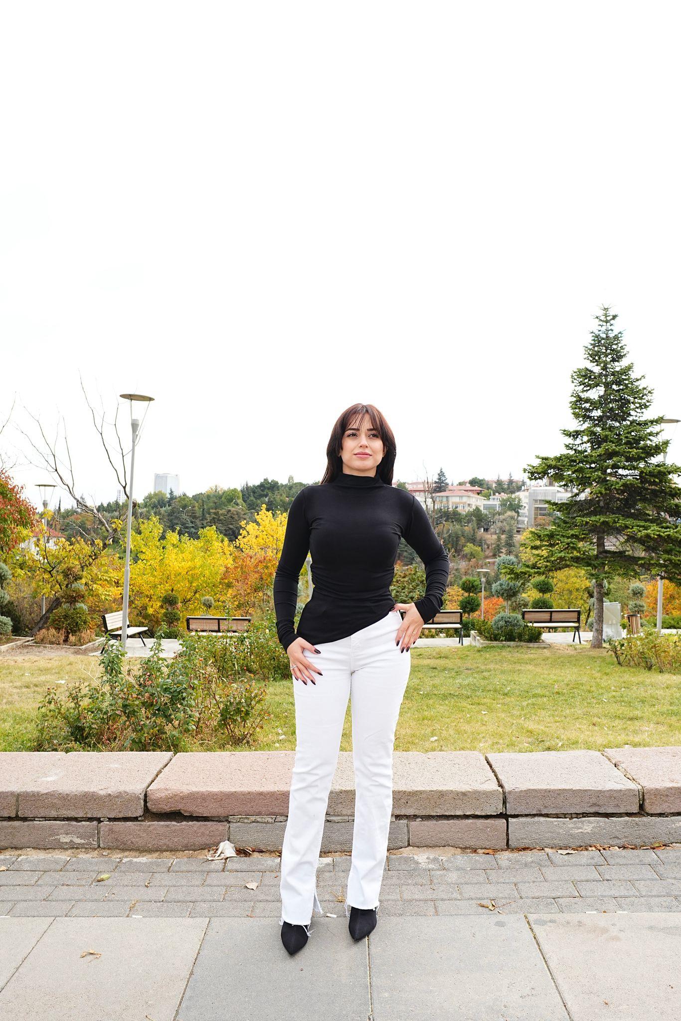 SİYAH BÜZGÜ DETAYLI BLUZ