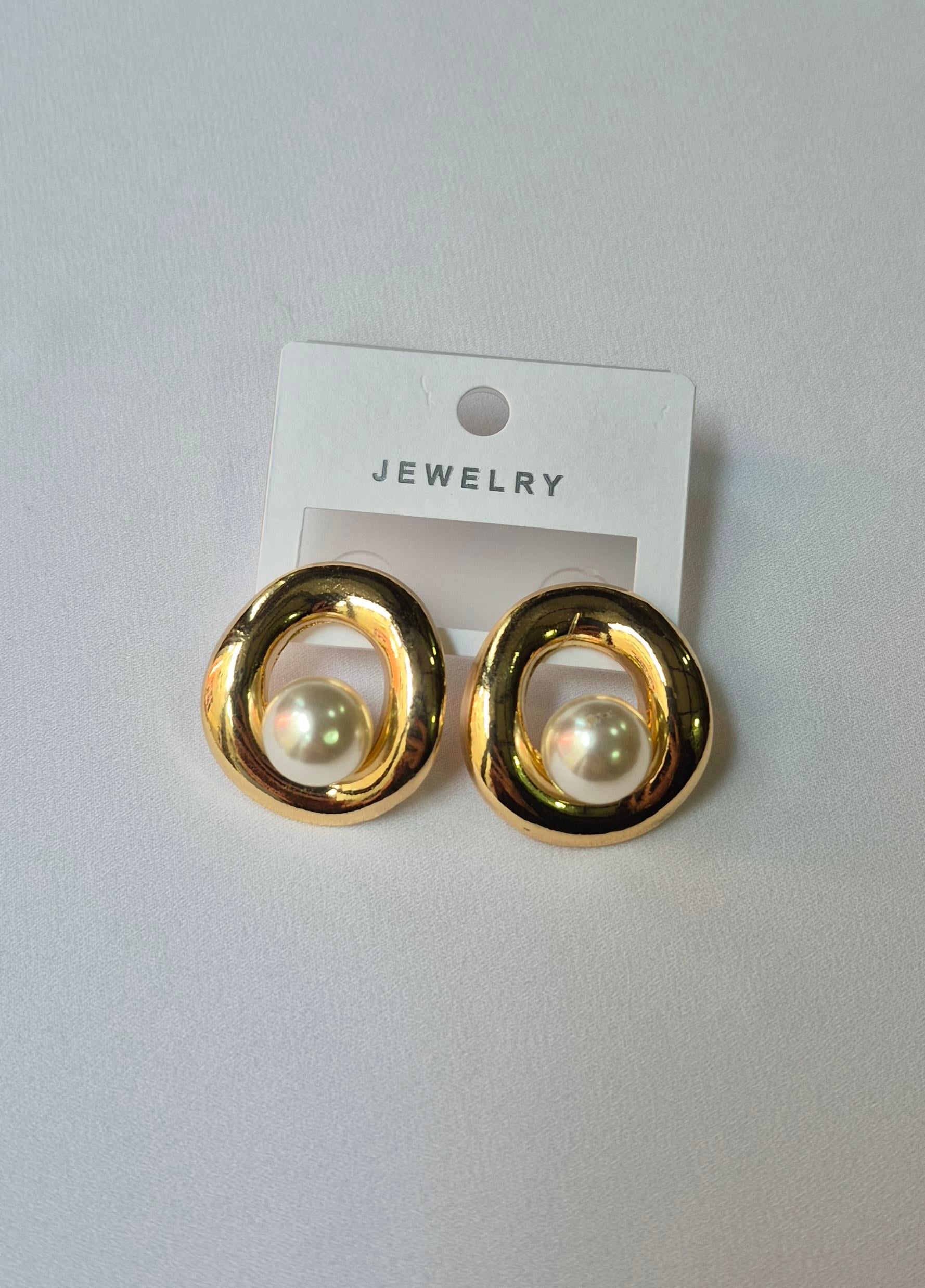 İNCİ DETAYLI METAL KÜPE 