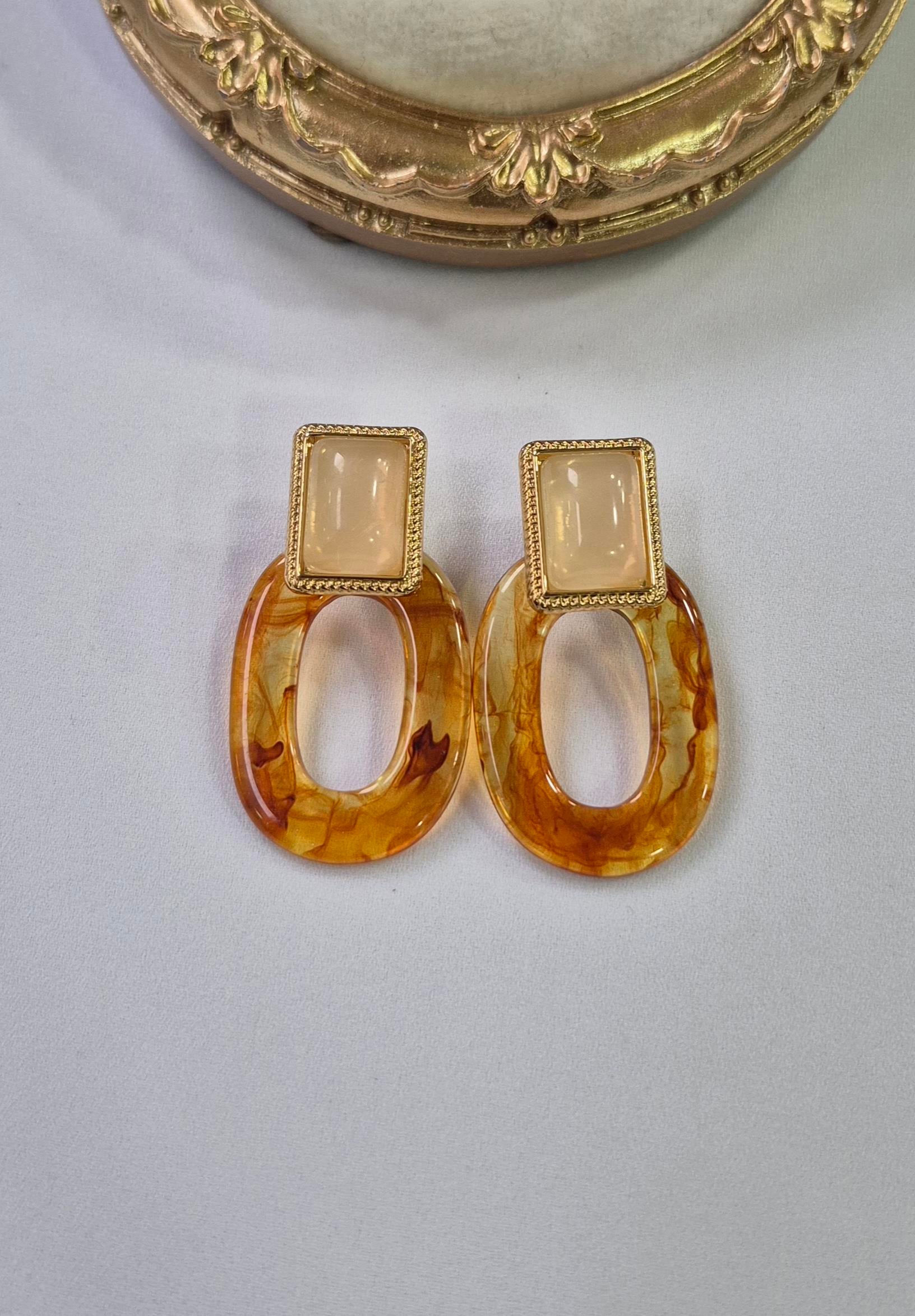 KREM TAŞLI OVAL FORM KÜPE 