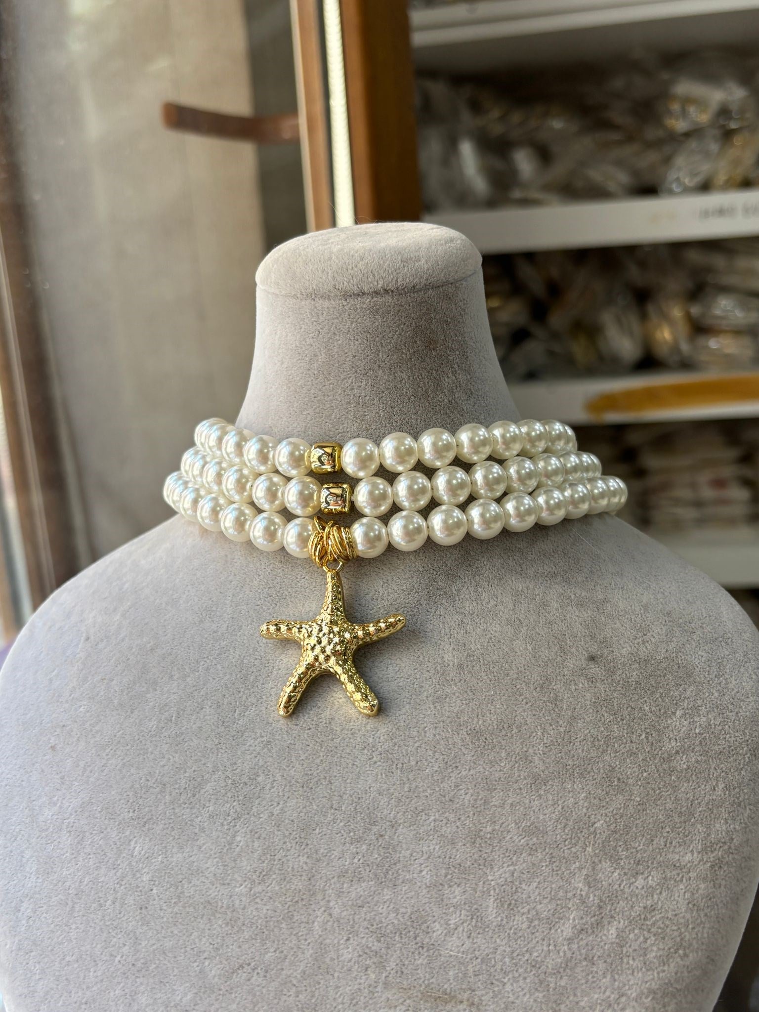 YILDIZ DETAYLI CHOKER İNCİ KOLYE